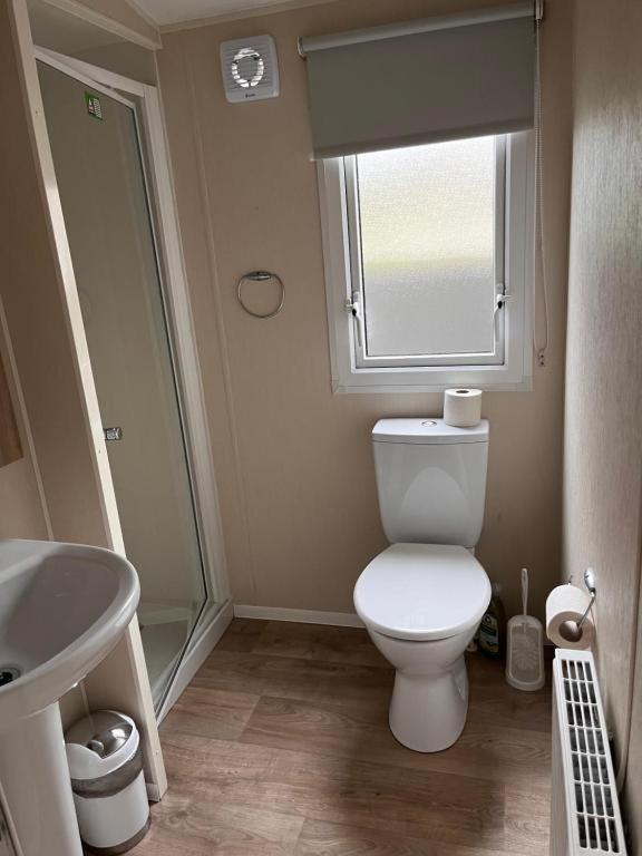 Mobile Home - Photo 2
