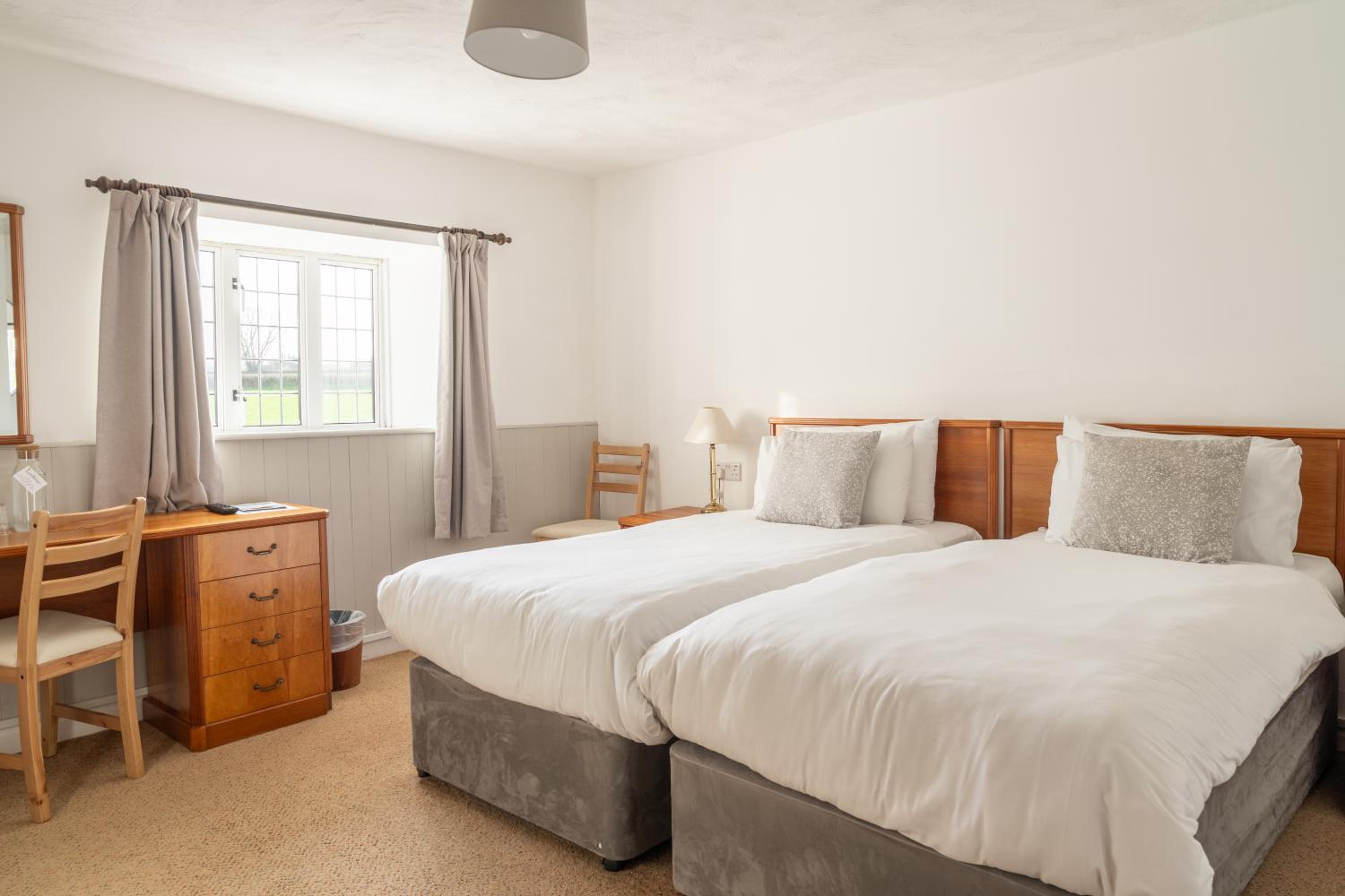 Standard Twin Room - Photo 1