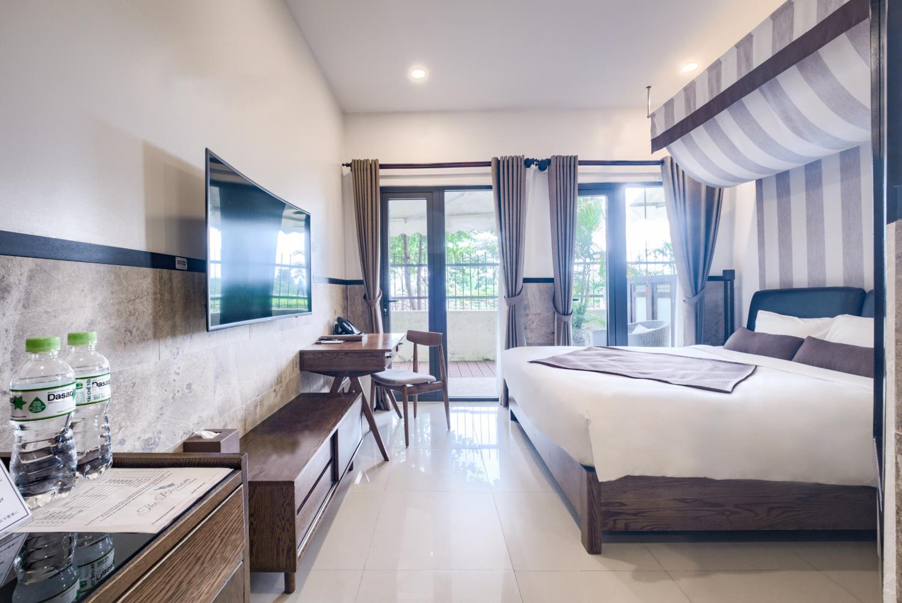 Superior King Room with Partial River View - Onsen Included