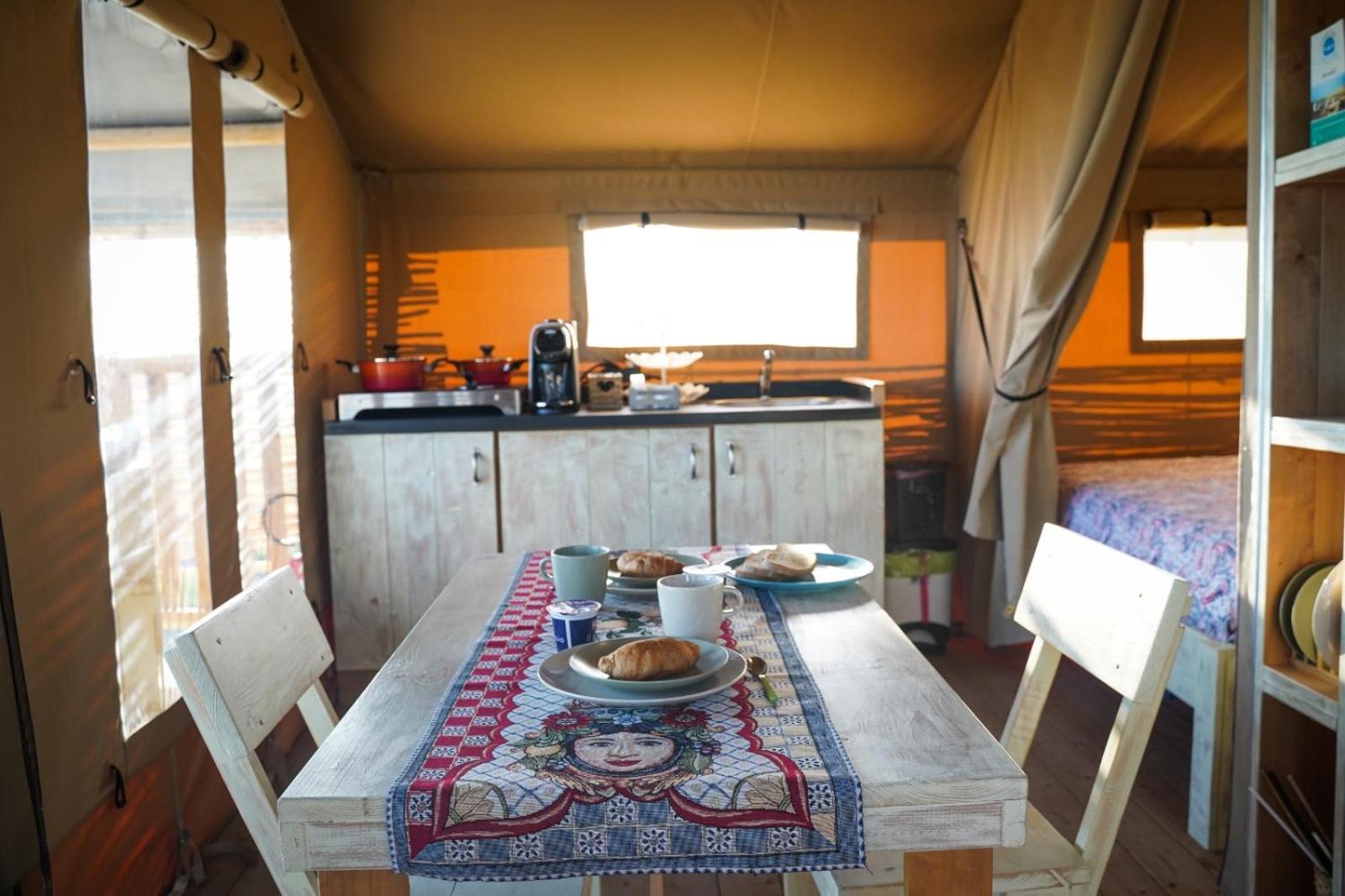 Tent - Photo 12