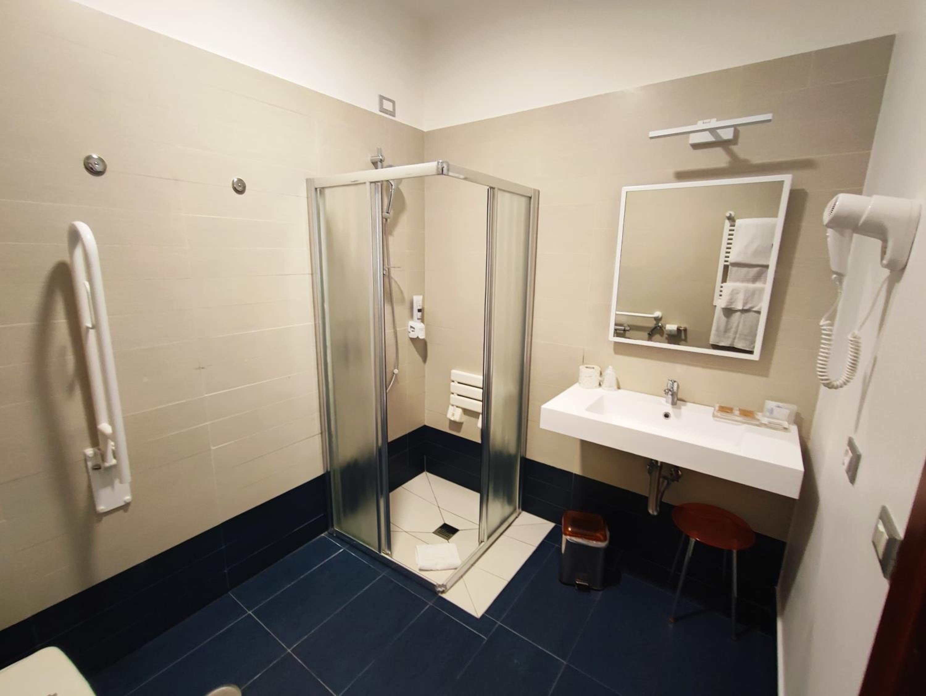Triple Room - Disability Access - Photo 2