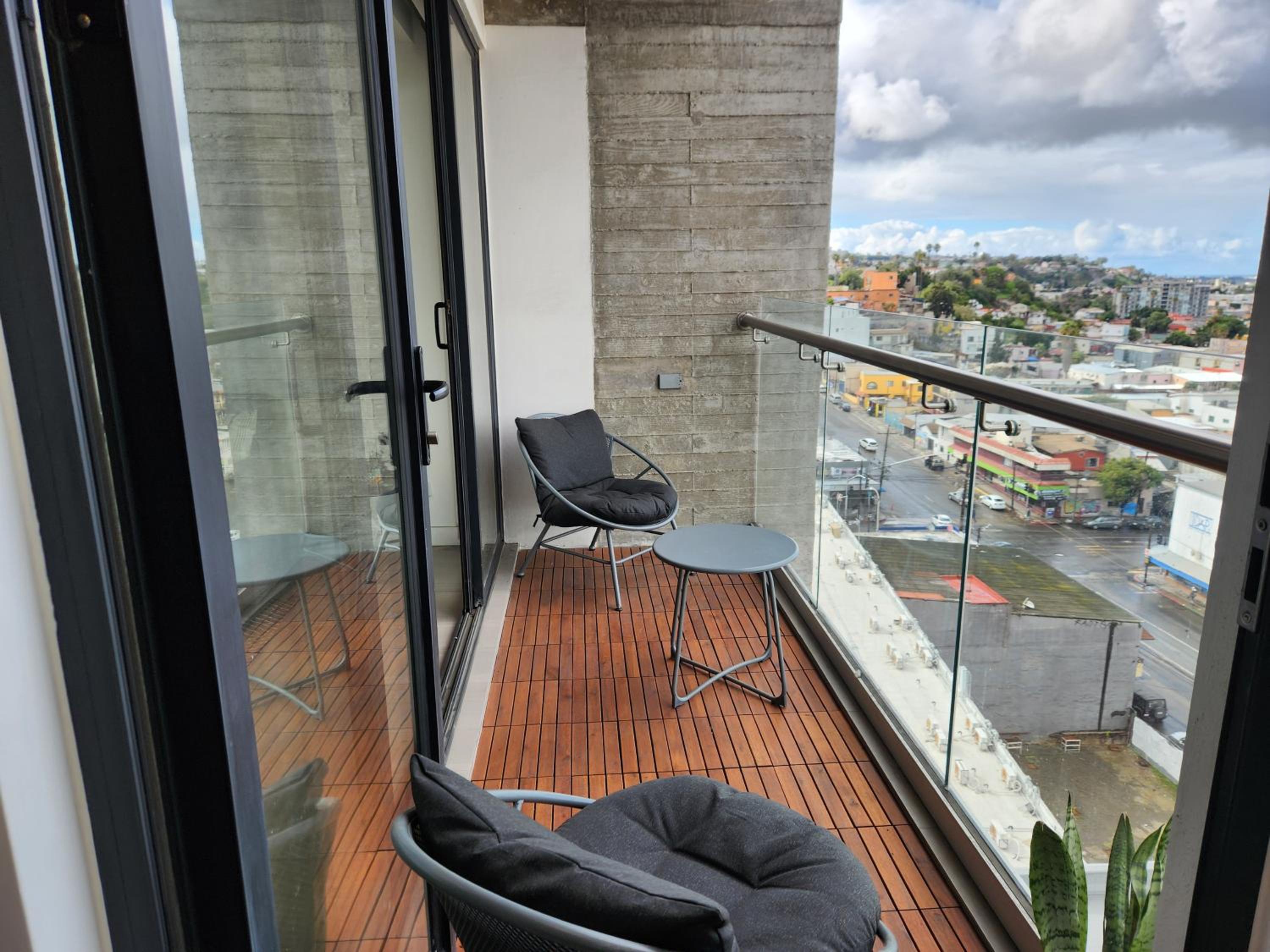 Apartment with Balcony photo 2