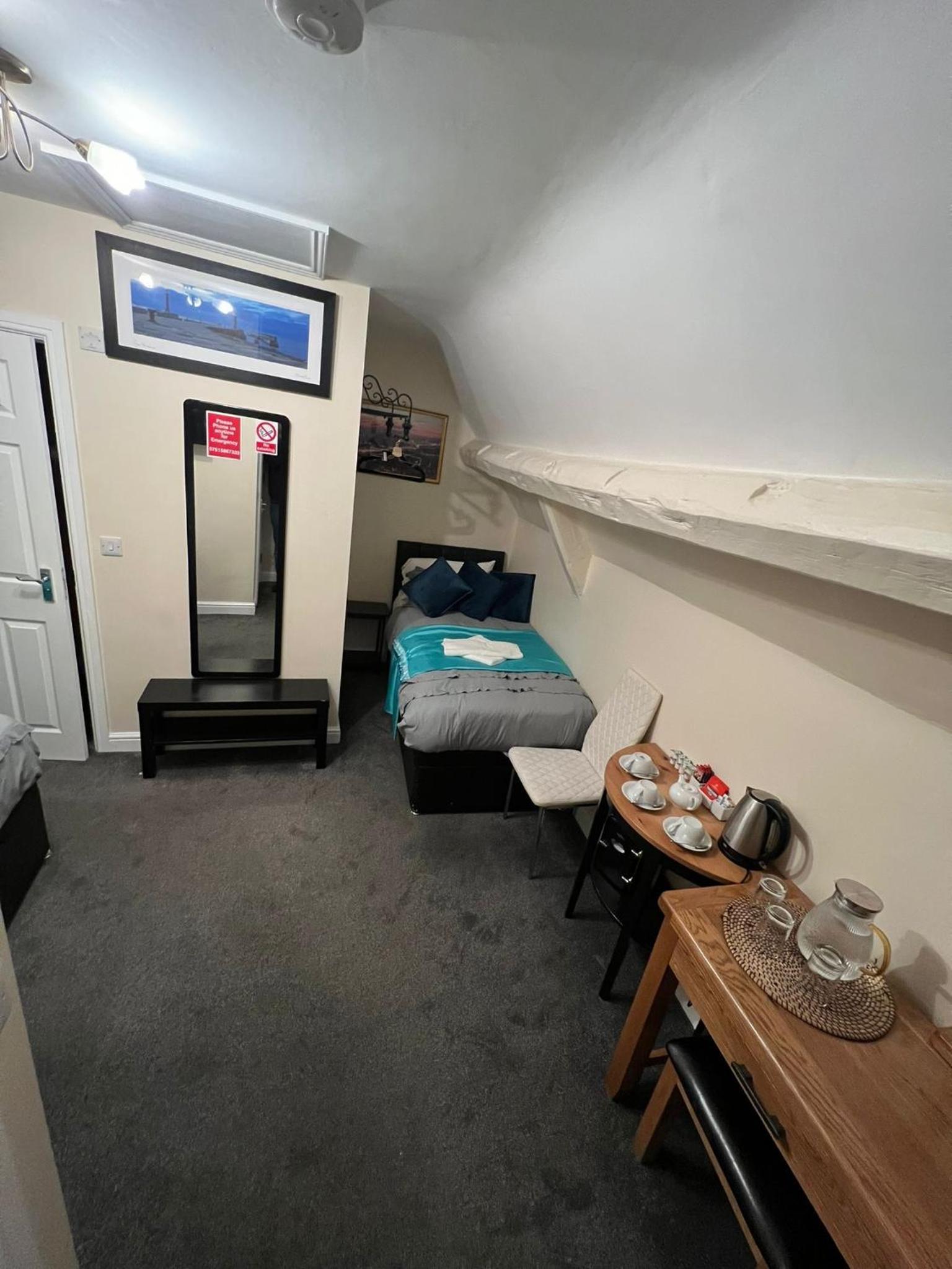 Deluxe Room (2 Adults + 1 Child) - Photo 25