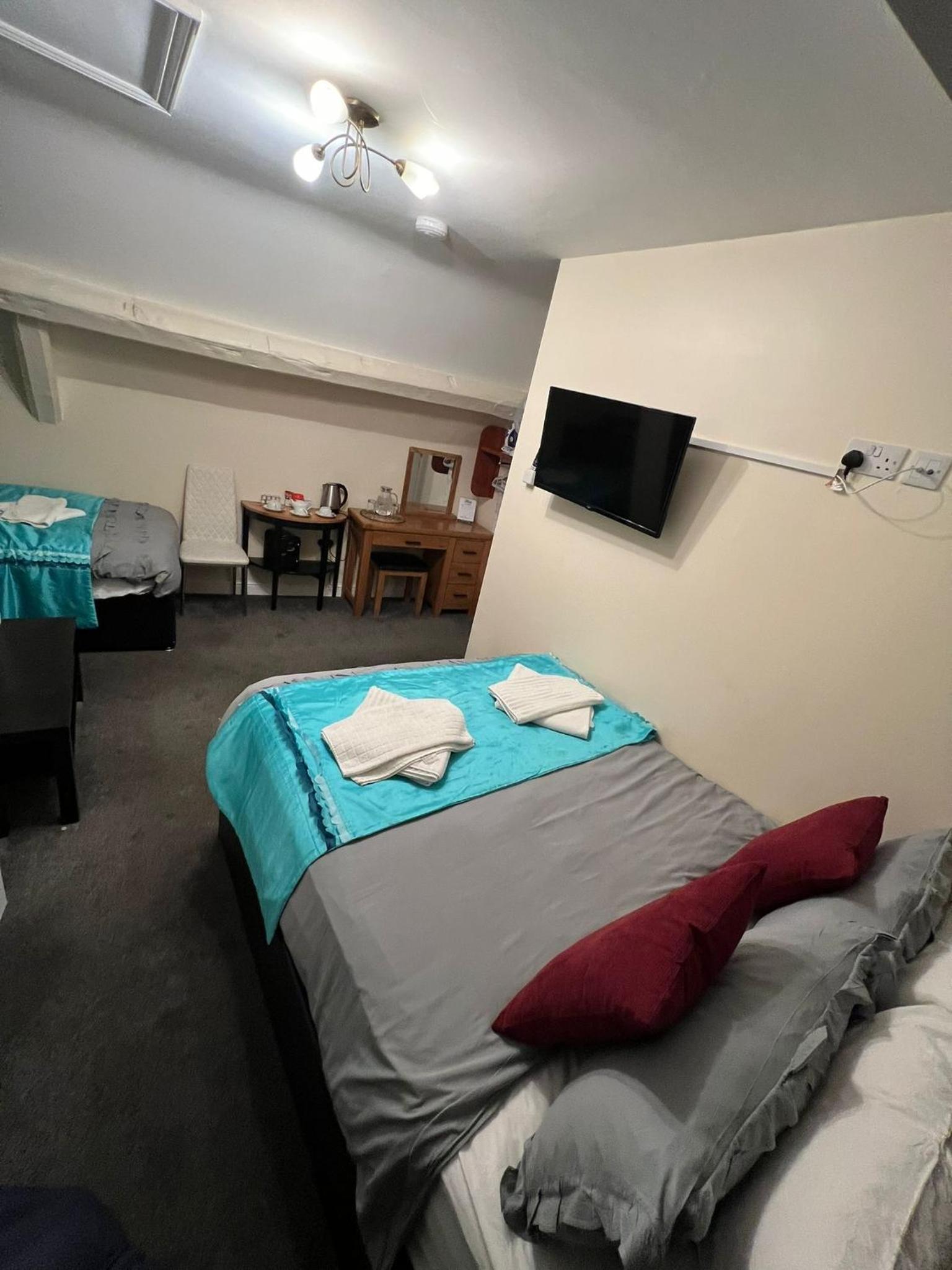 Deluxe Room (2 Adults + 1 Child) - Photo 27