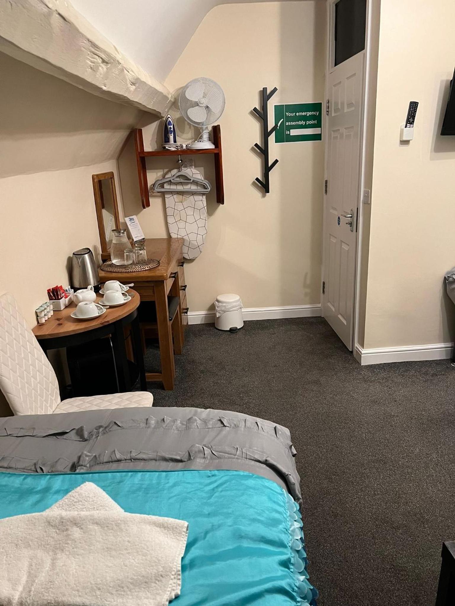 Deluxe Room (2 Adults + 1 Child) - Photo 29