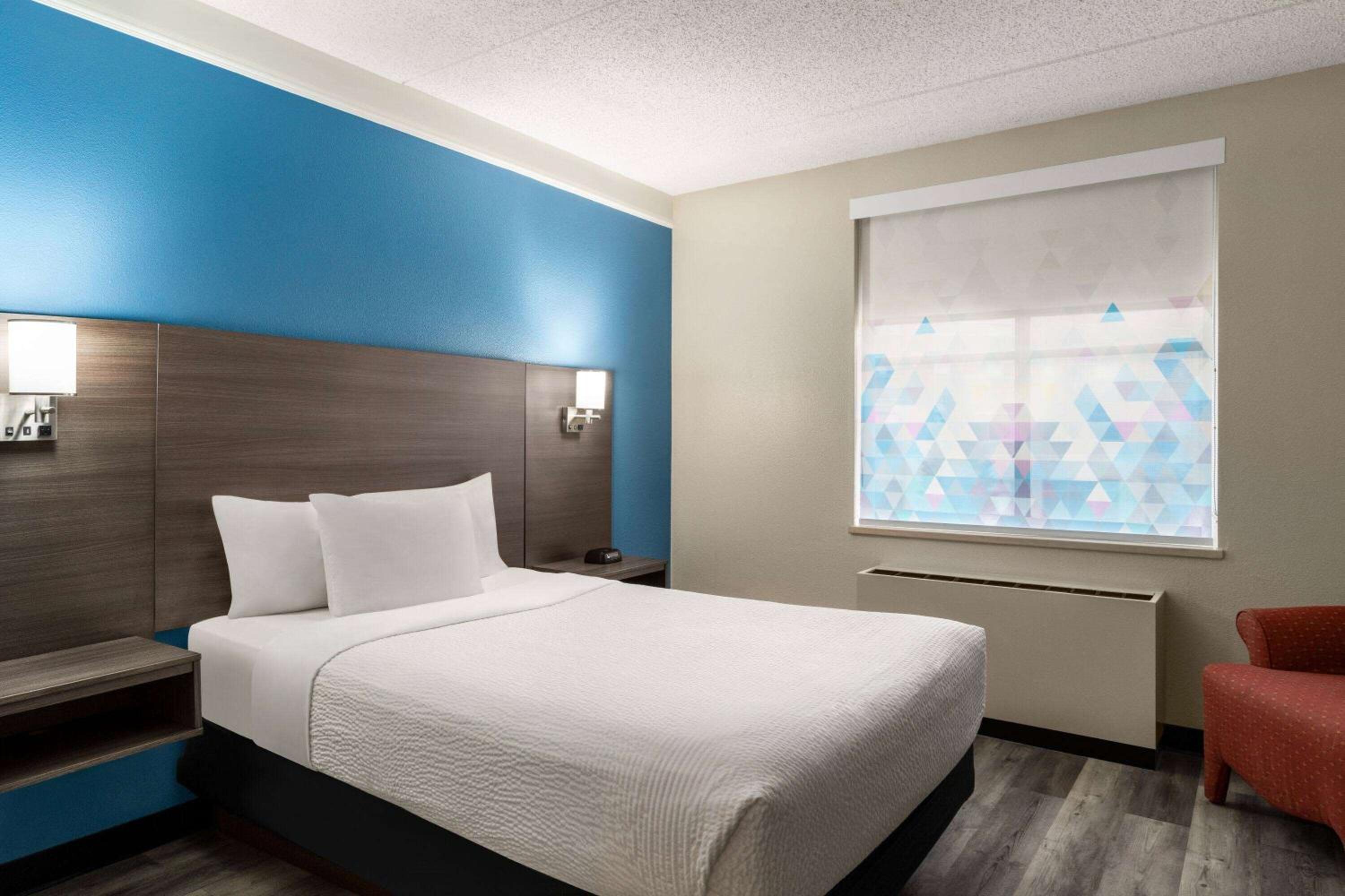 One-Bedroom Executive King Room - Non-Smoking - Photo 1