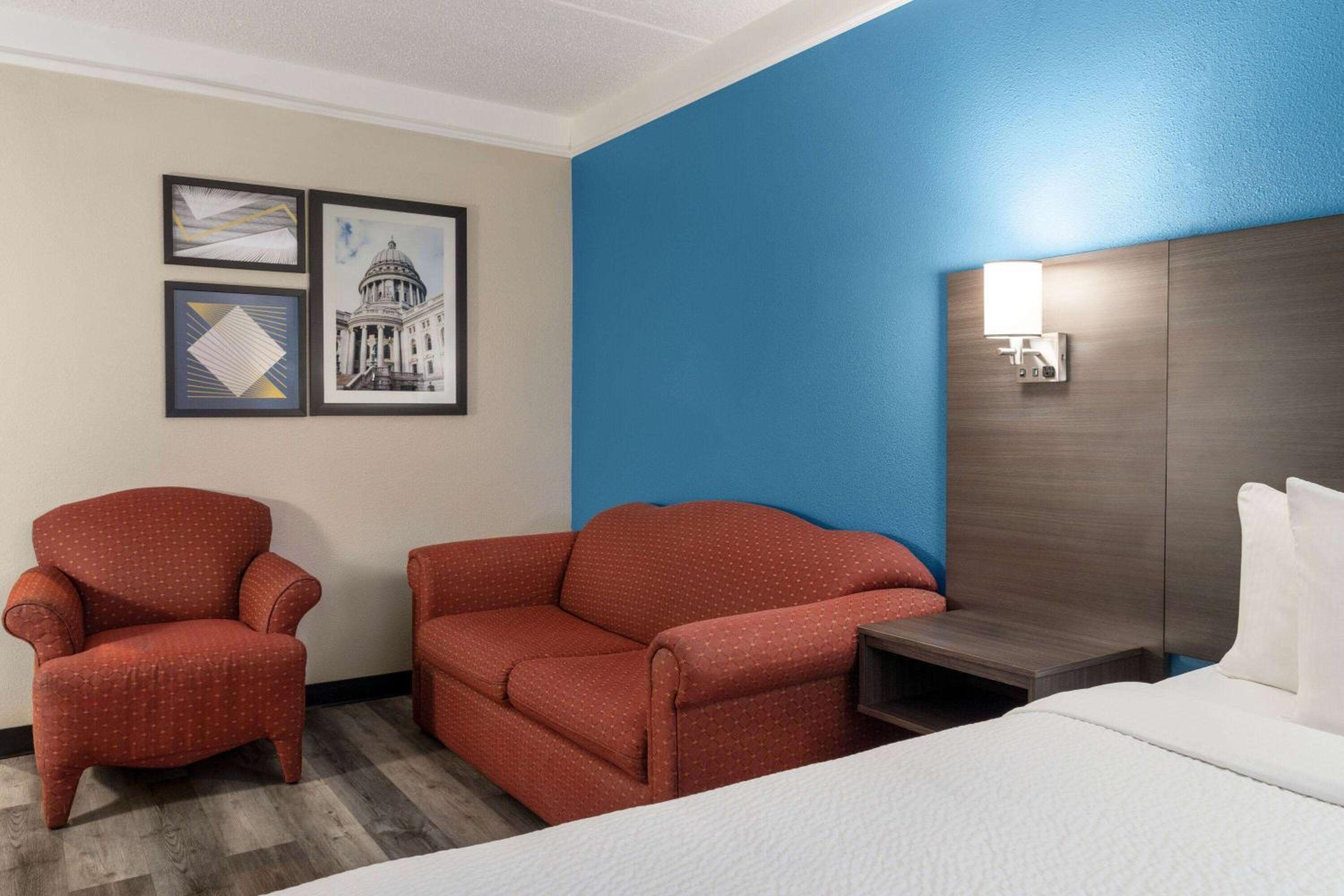 One-Bedroom Executive King Room - Non-Smoking - Photo 3