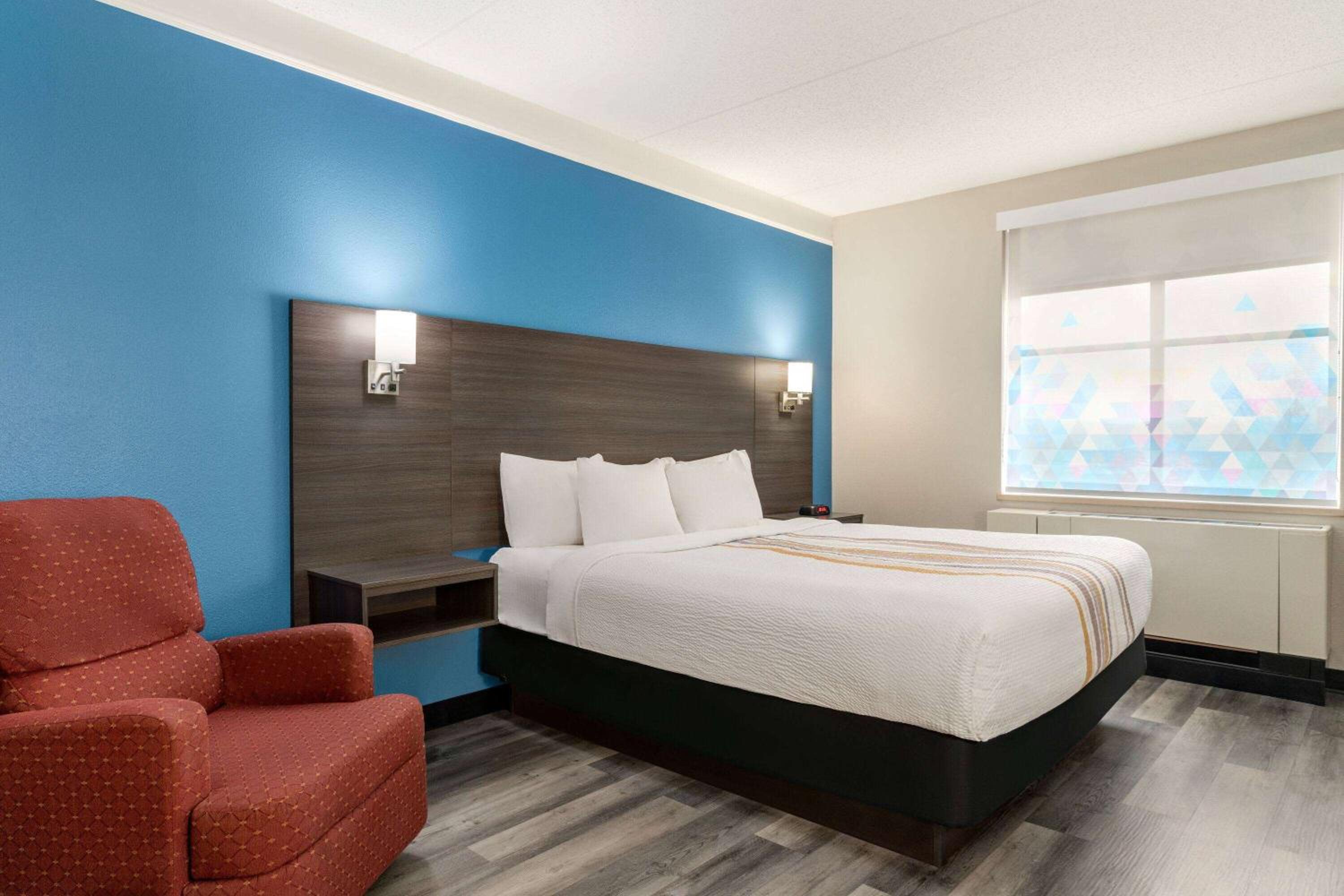 King Room with Mobility/Hearing Impaired Access - Non-Smoking - Photo 3