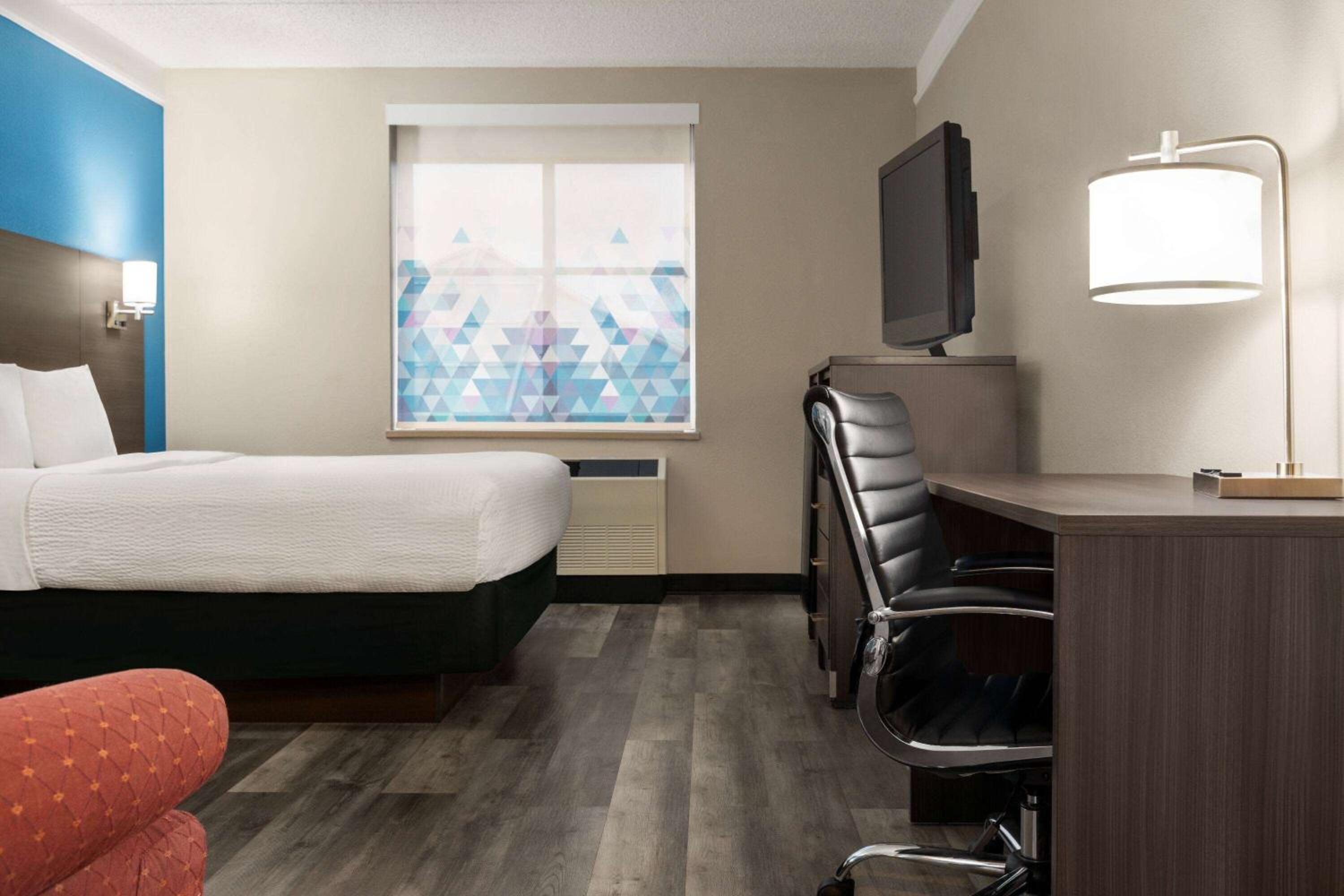 One-Bedroom Executive King Room - Non-Smoking - Photo 5