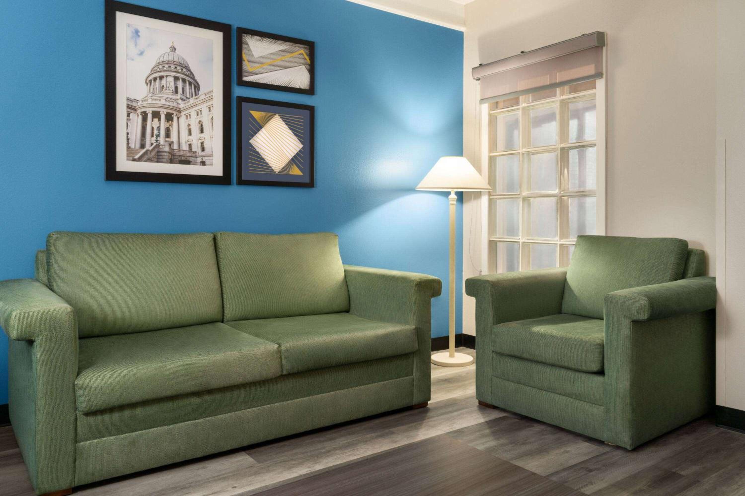 One-Bedroom King Suite - Non-Smoking - Photo 4