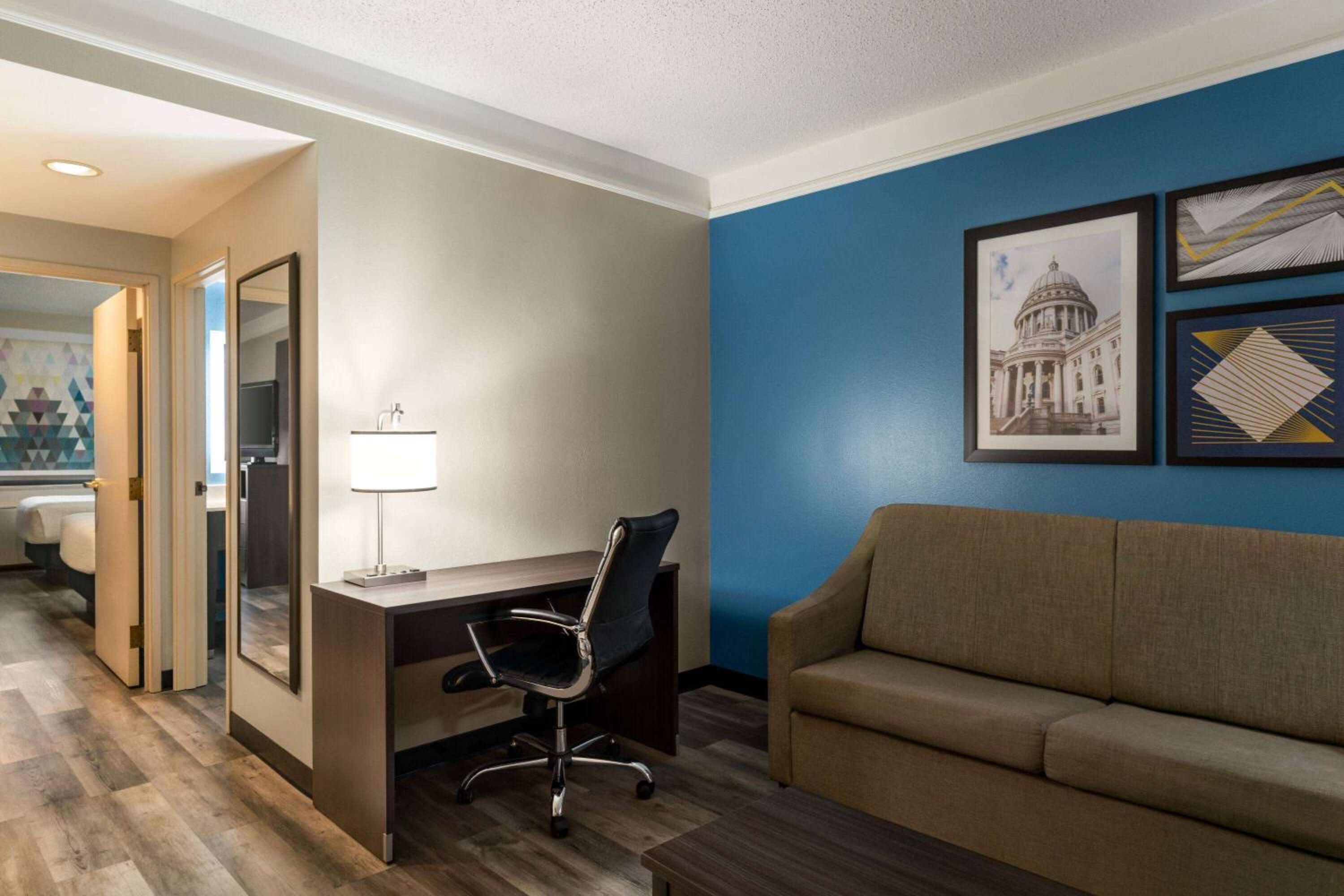 One-Bedroom Suite with Two Double Beds - Non-Smoking - Photo 4