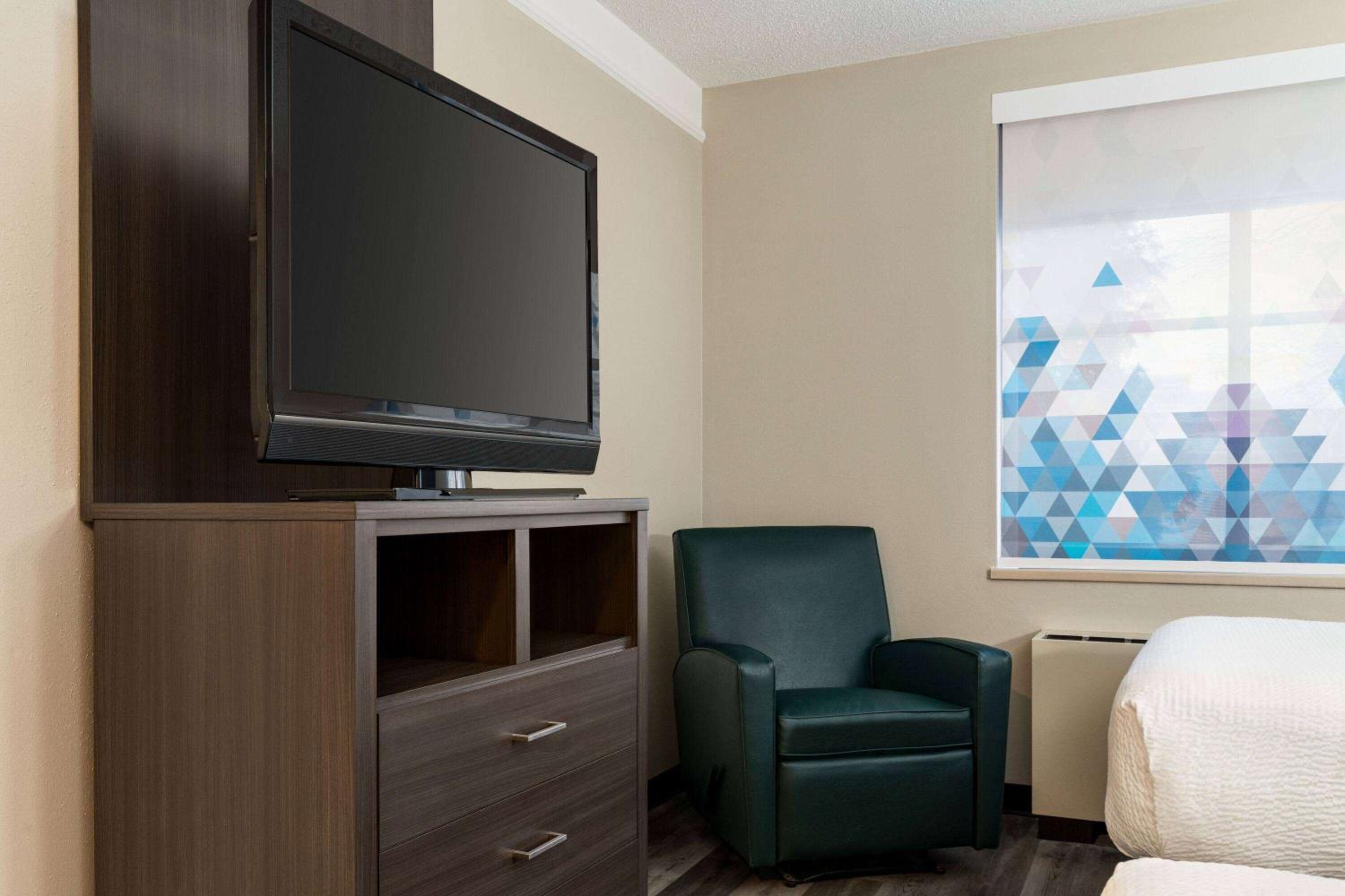 One-Bedroom Suite with Two Double Beds - Non-Smoking - Photo 5