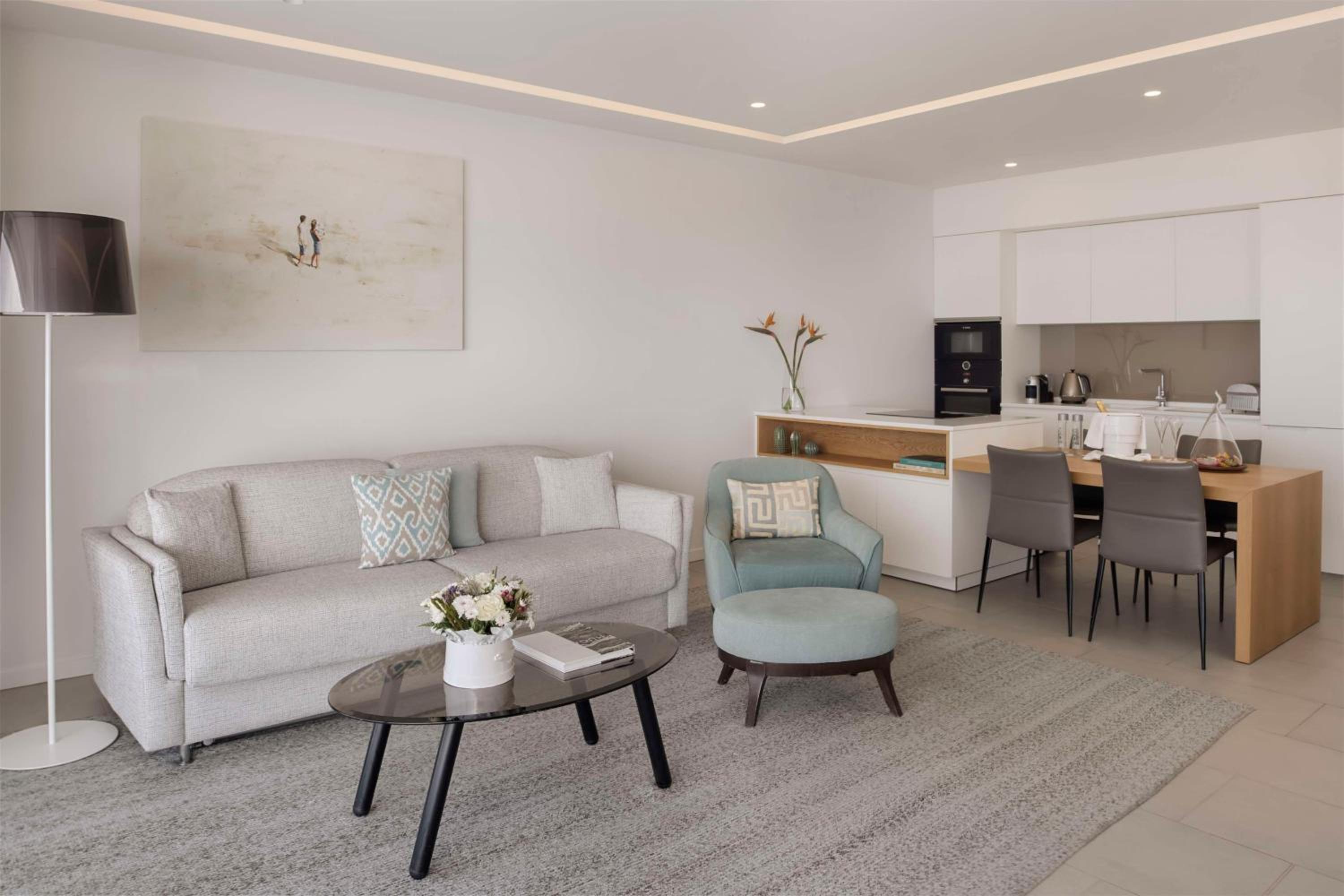Deluxe One-Bedroom Suite