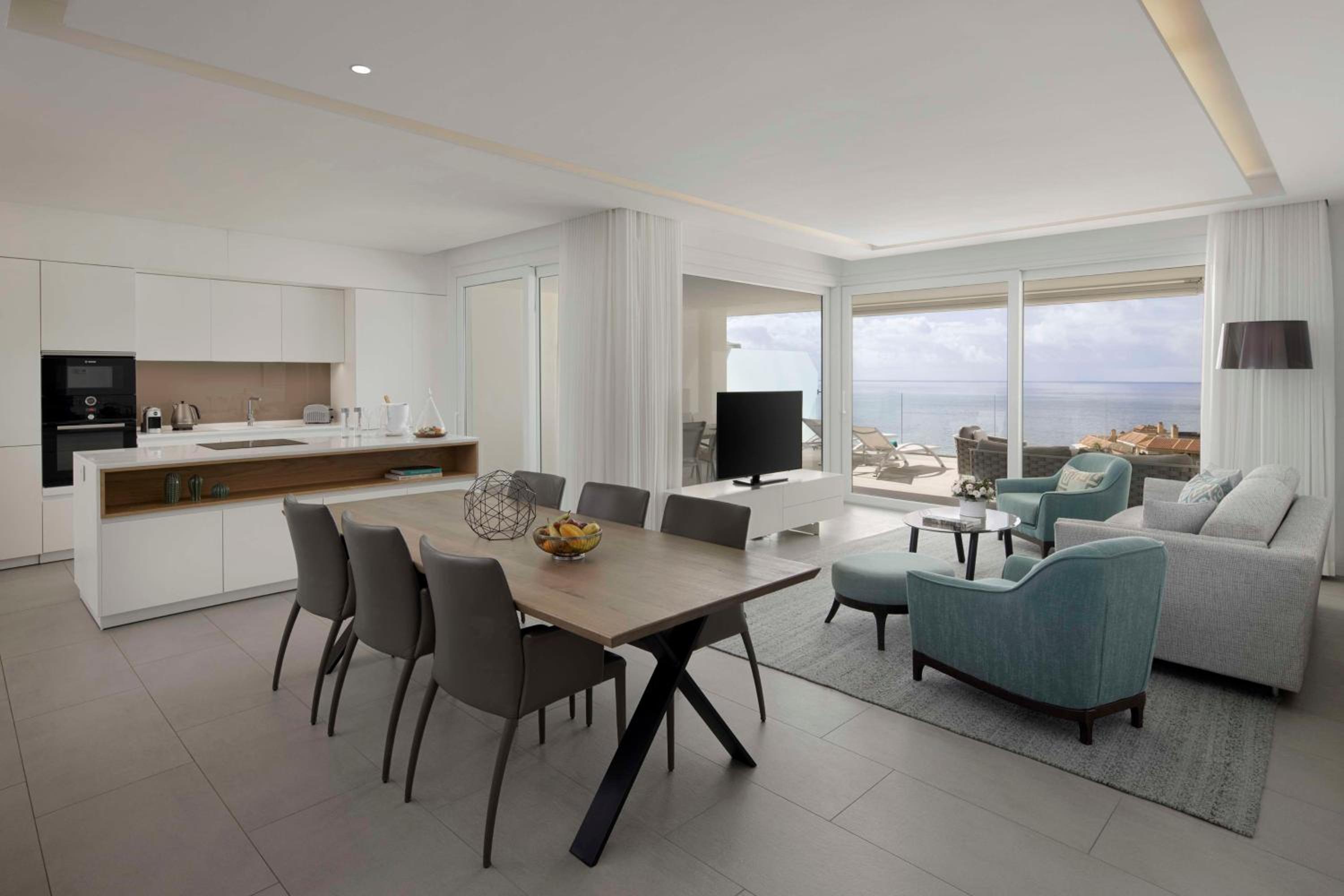 Deluxe Two-Bedroom Suite (2 Adults + 3 Children)