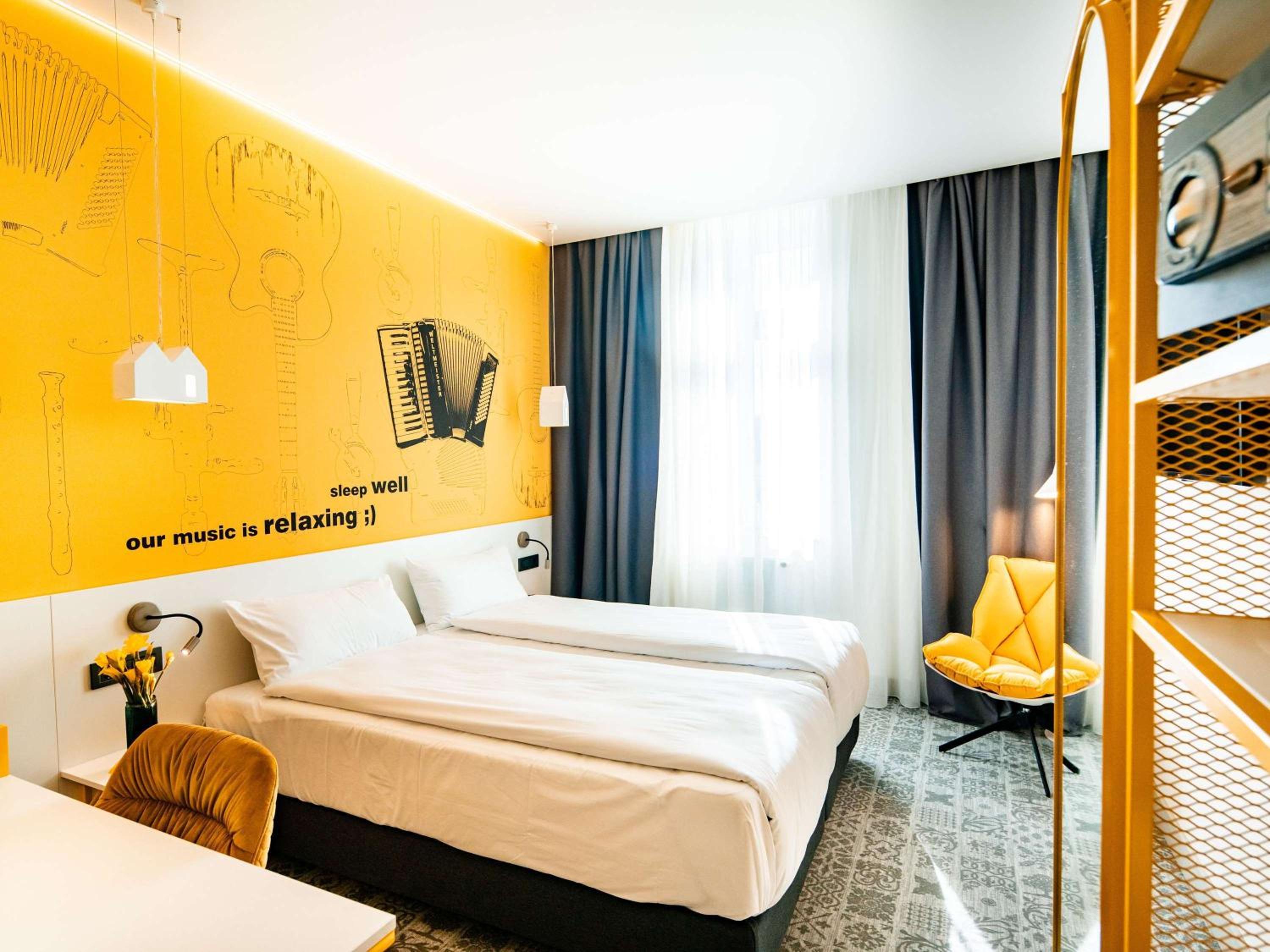 Premium Room with Two Single Beds - Photo 1
