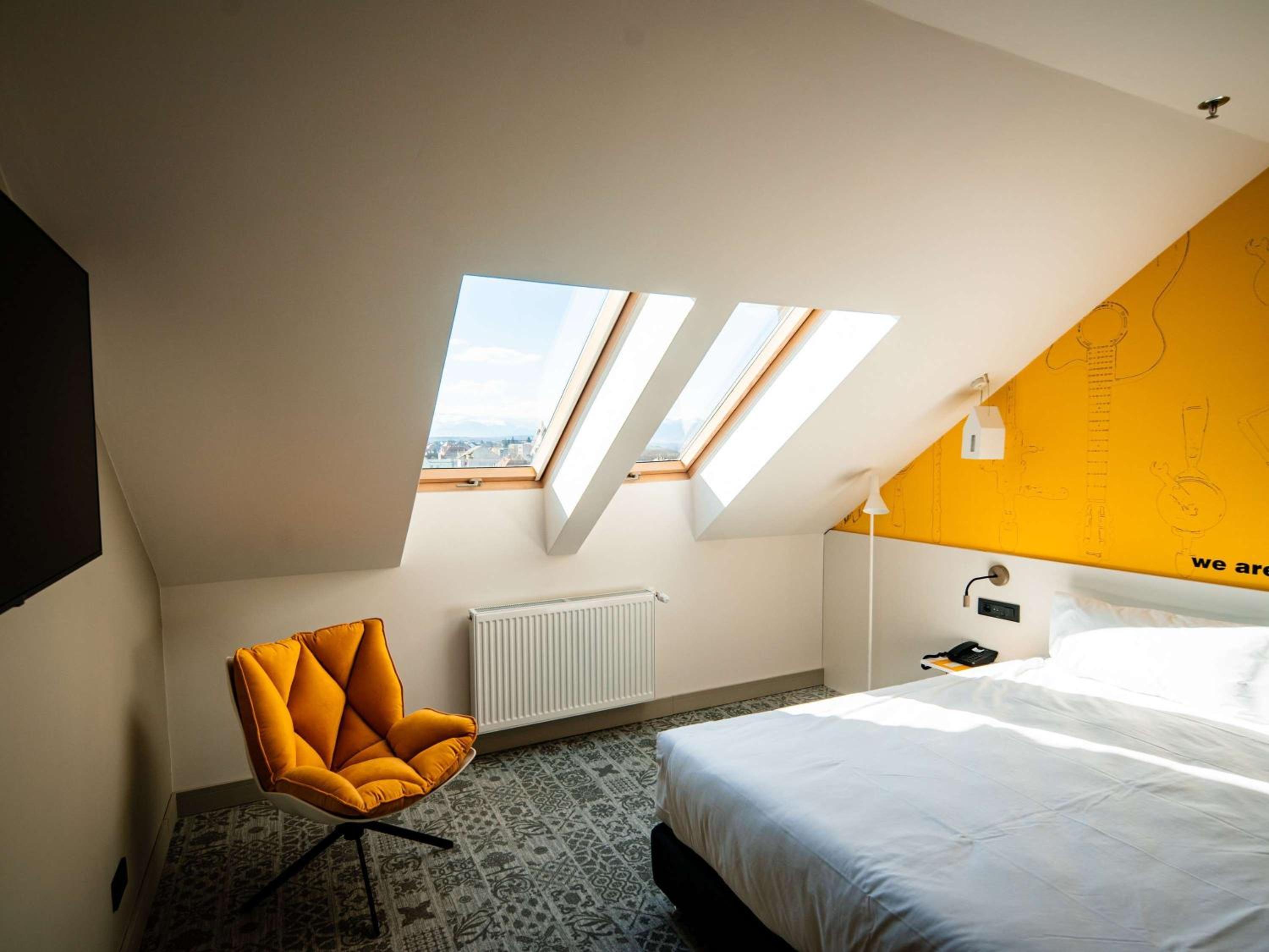 Premium Room with One Double Bed - Photo 1