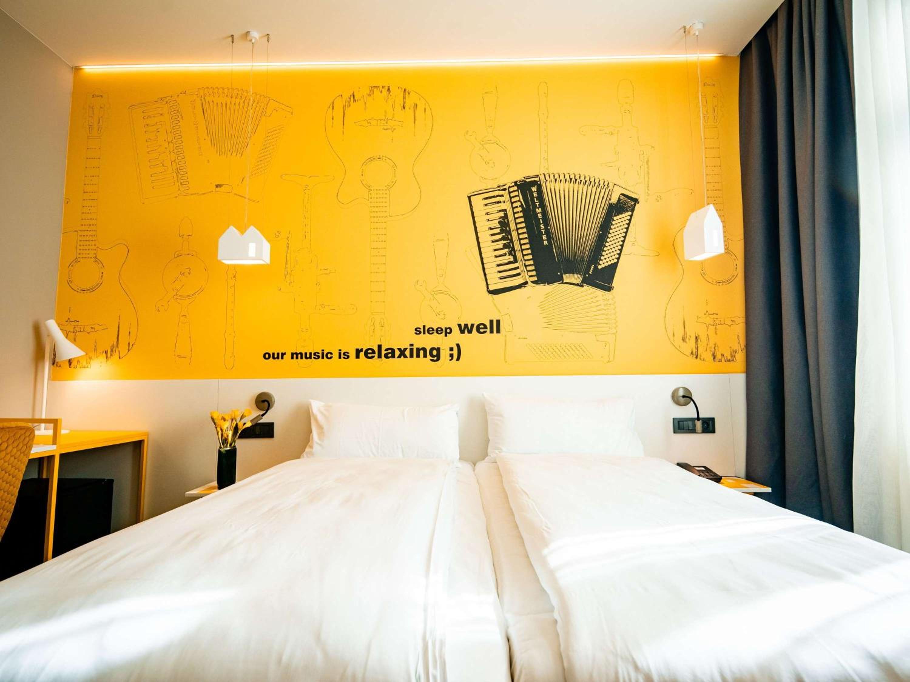 Standard Twin Room - Photo 3