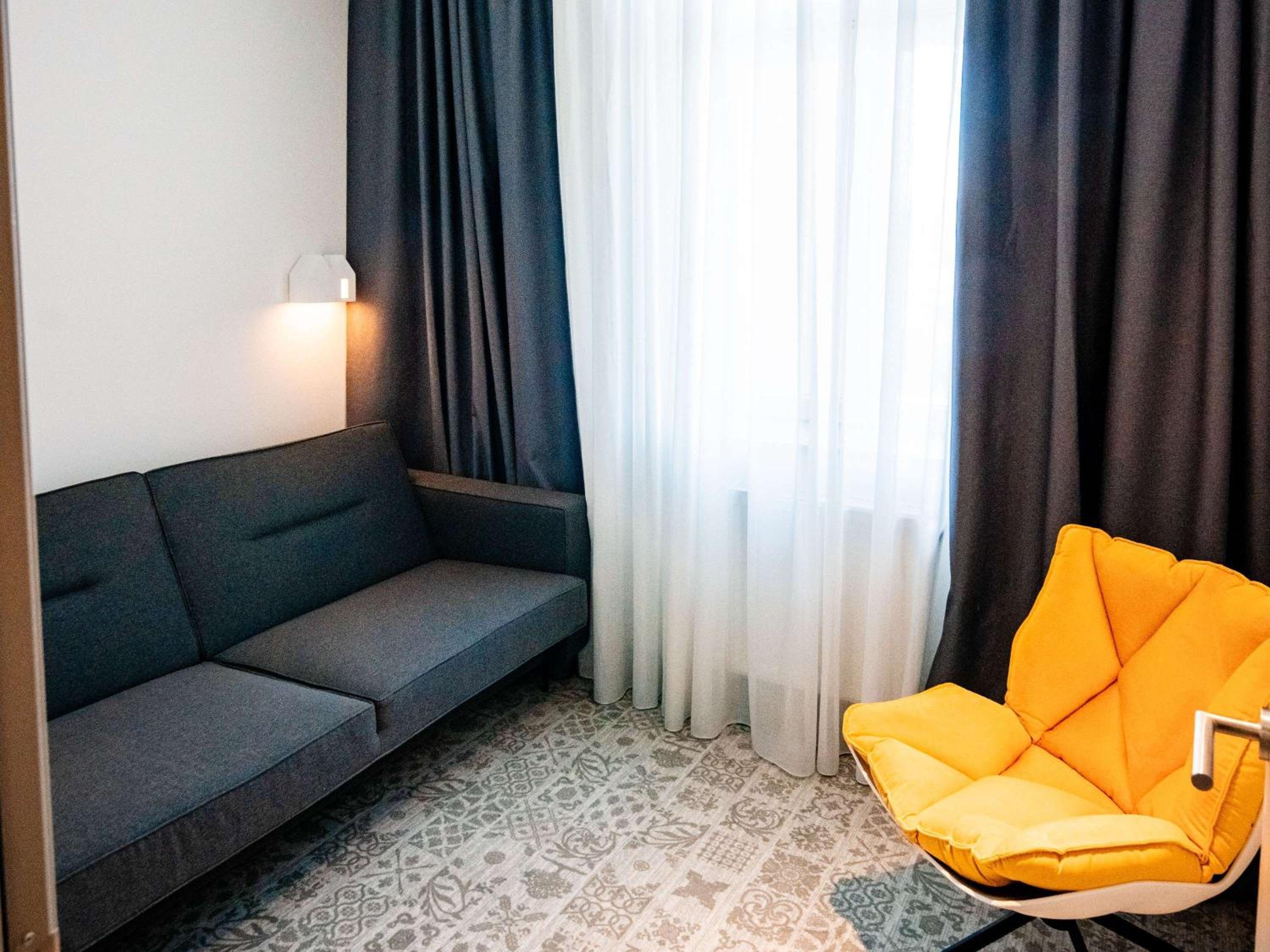 Family Suite with One Double Bed and Sofa Bed - Photo 12