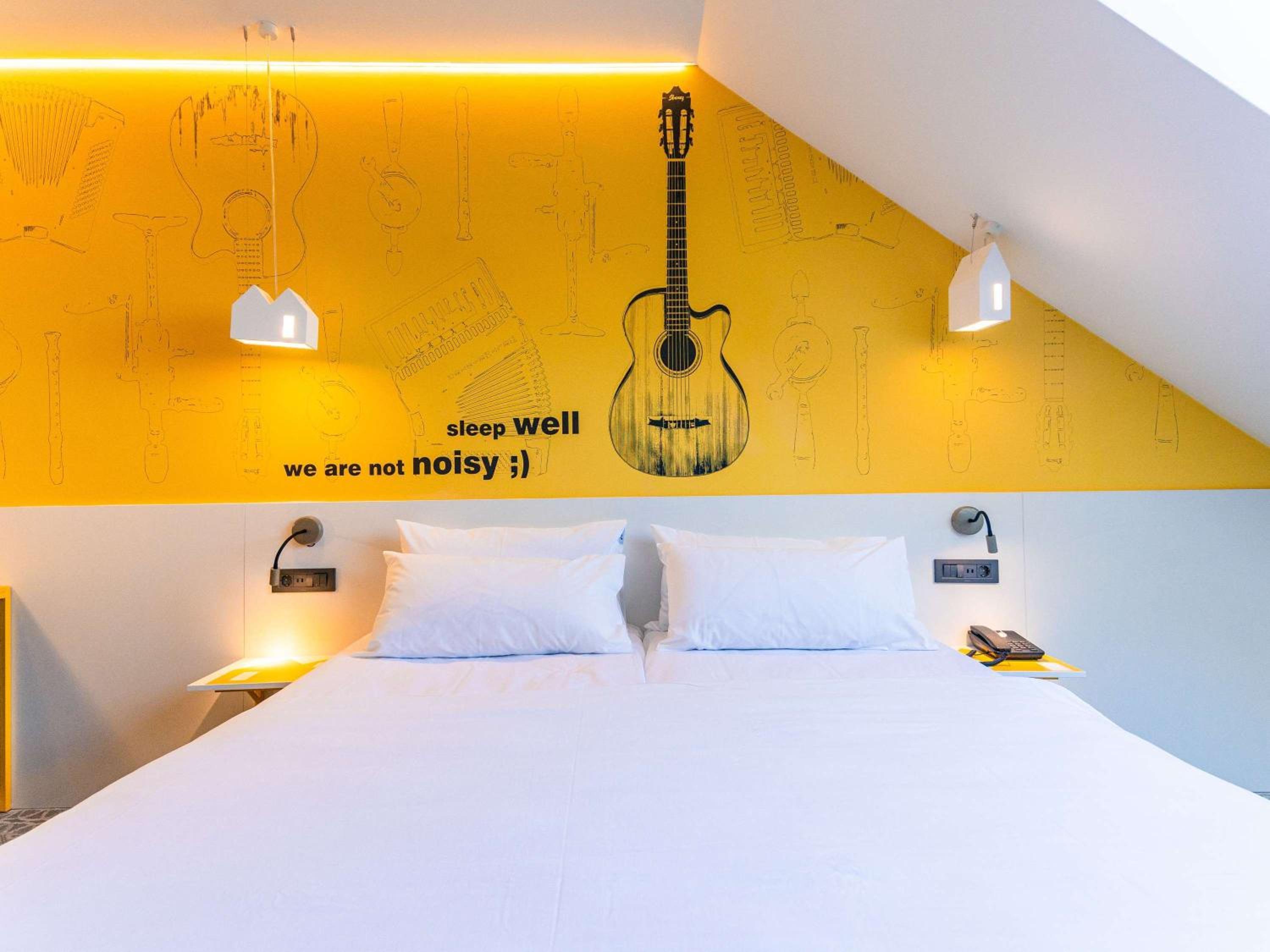 Premium Room with One Double Bed - Photo 8