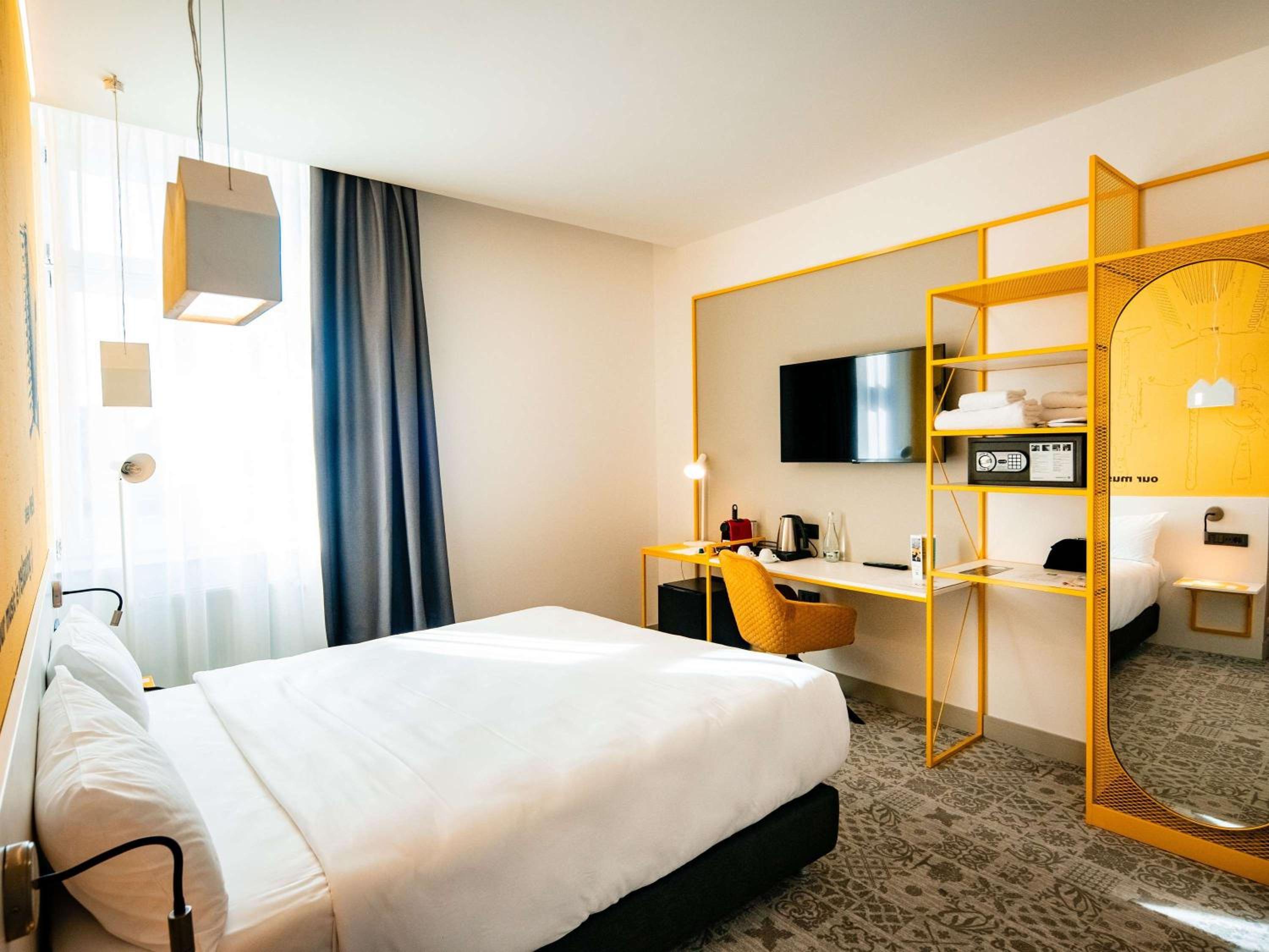 Family Suite with One Double Bed and Sofa Bed - Photo 14