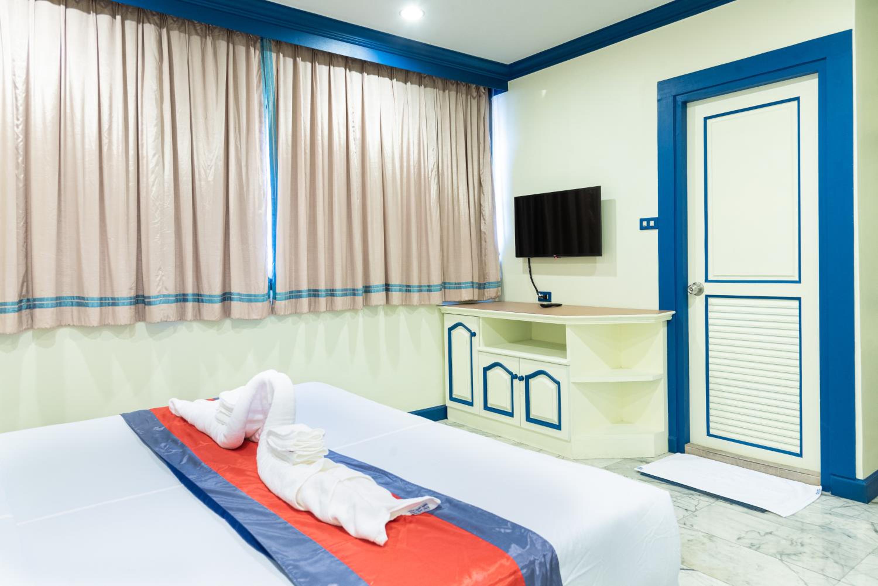 Deluxe Double Room with Balcony photo 2