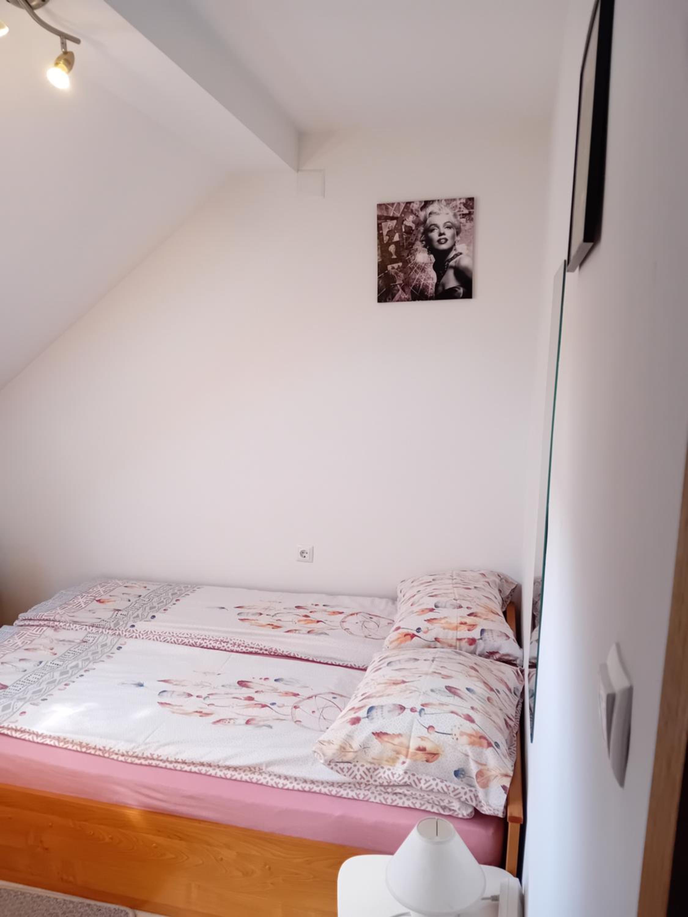 Single Room with Private Bathroom photo 1