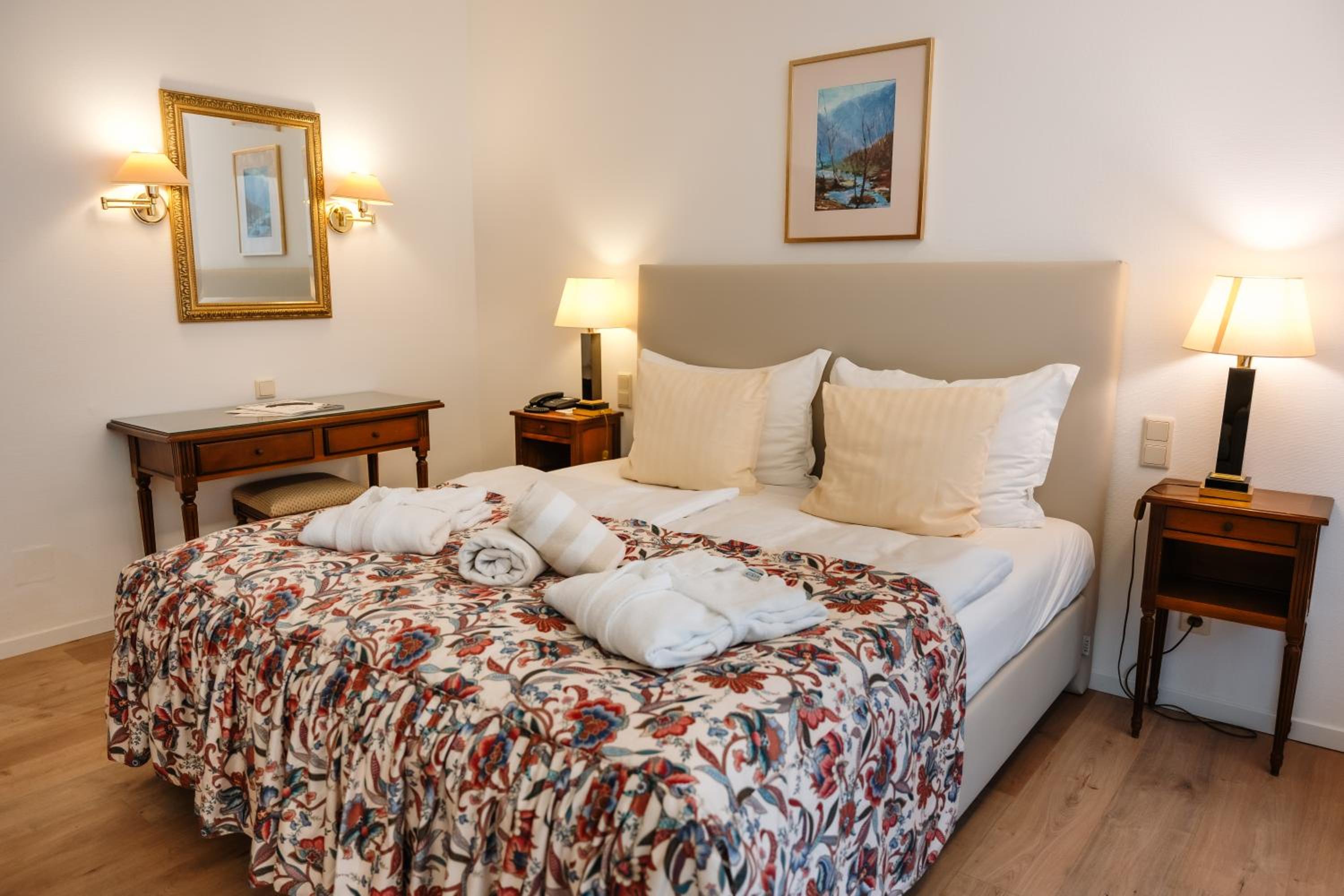 Large Double Room - Photo 1