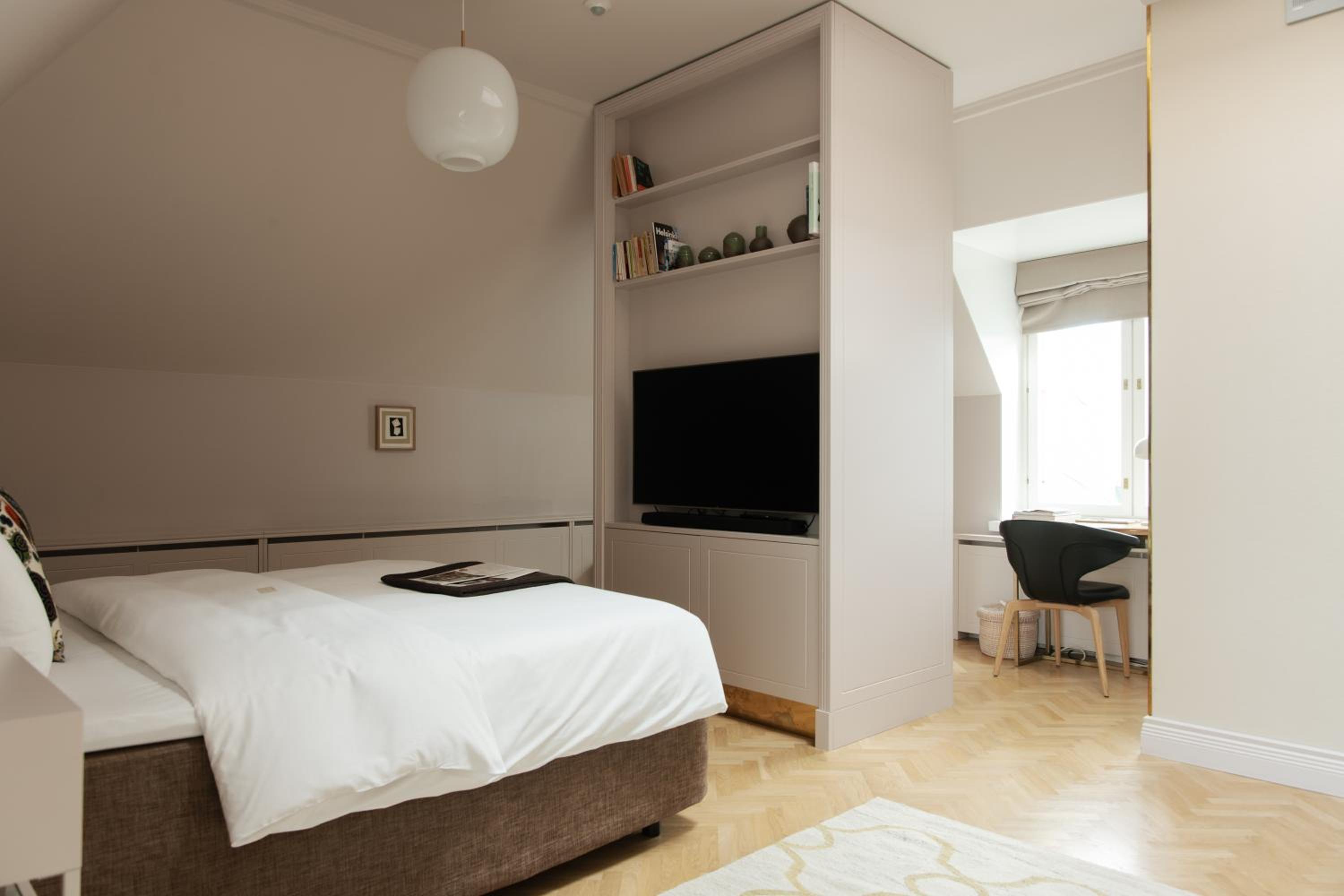 Sky Attic Studio (spa included)