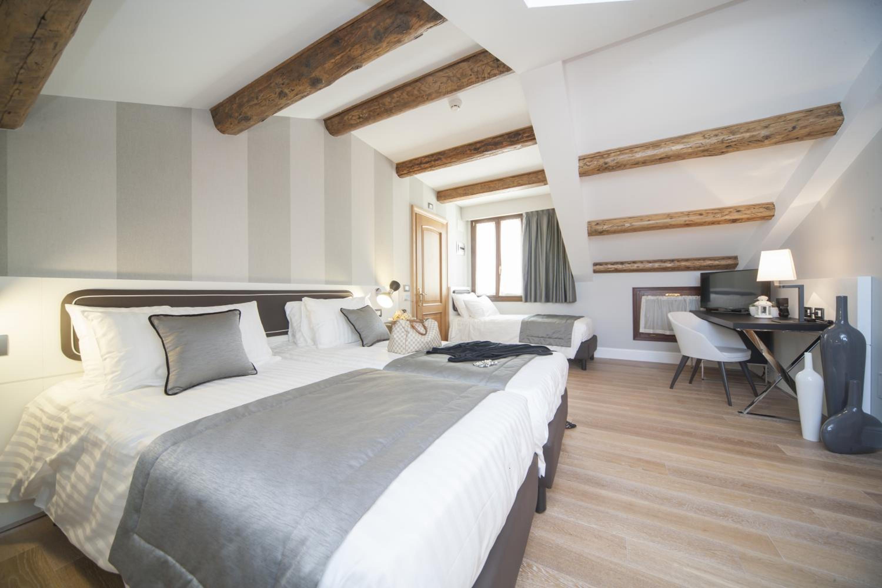 Superior Triple Room - Photo 8
