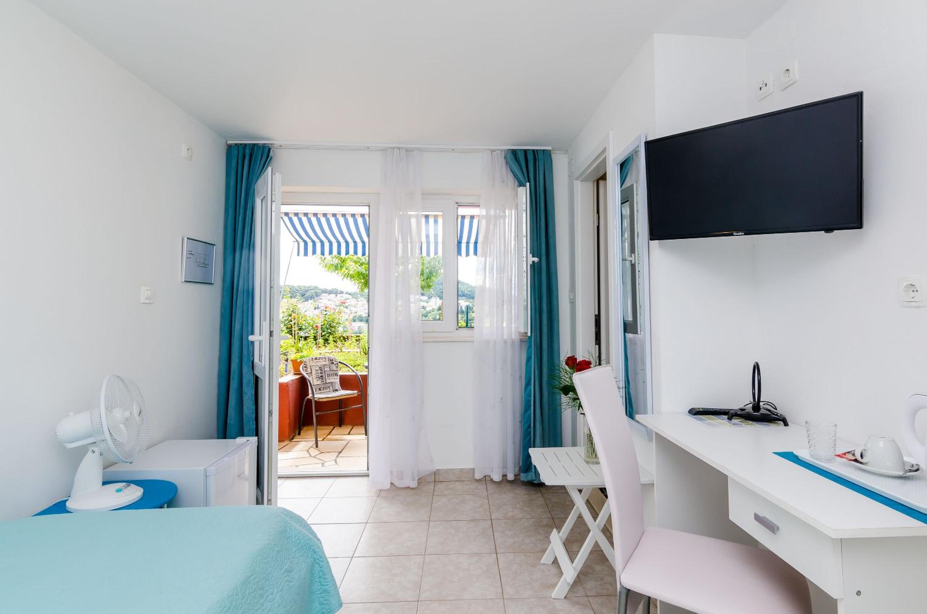 Single Room with Terrace and Sea View