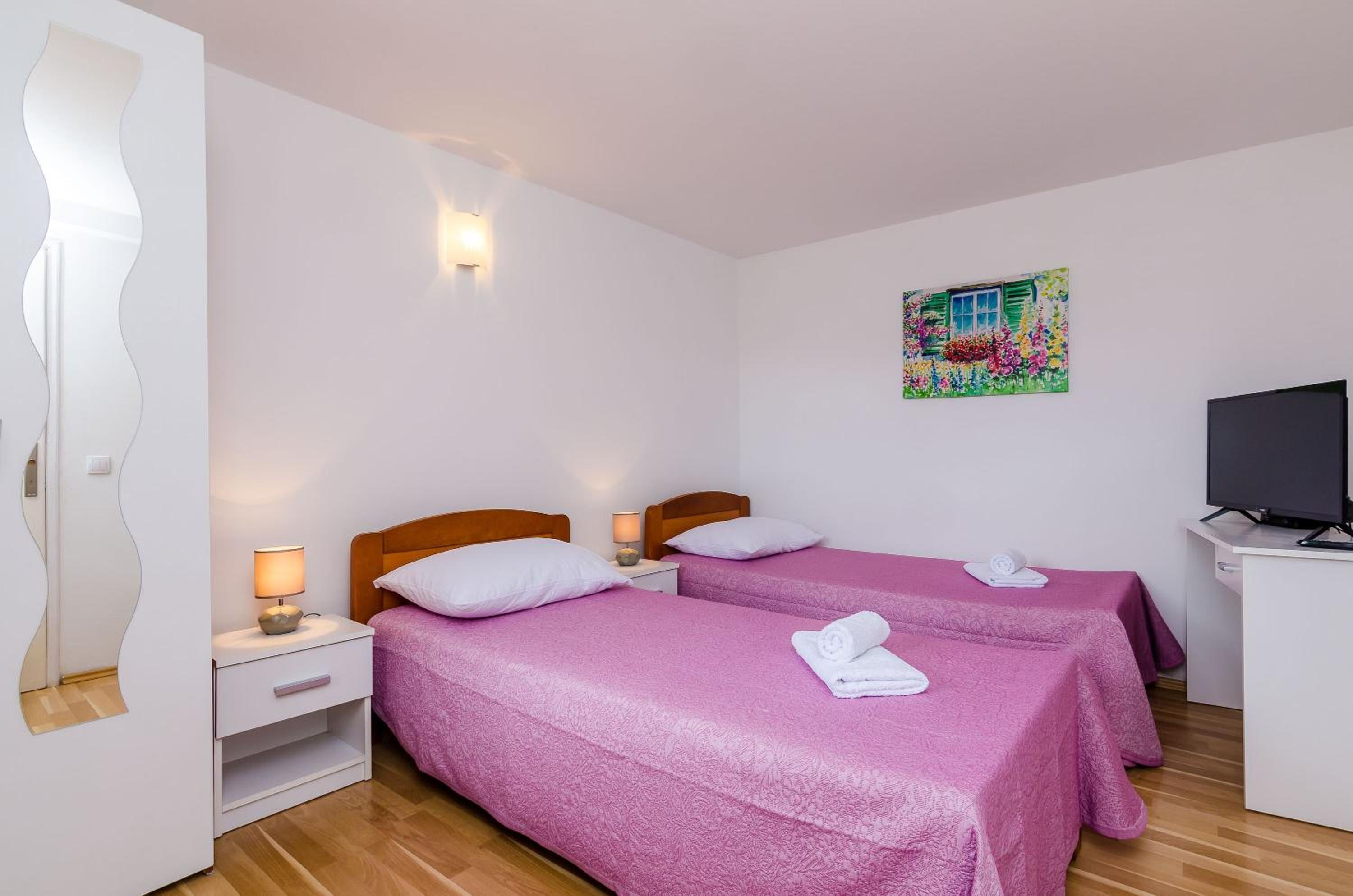Comfort One Bedroom Apartment with Terrace and Sea View