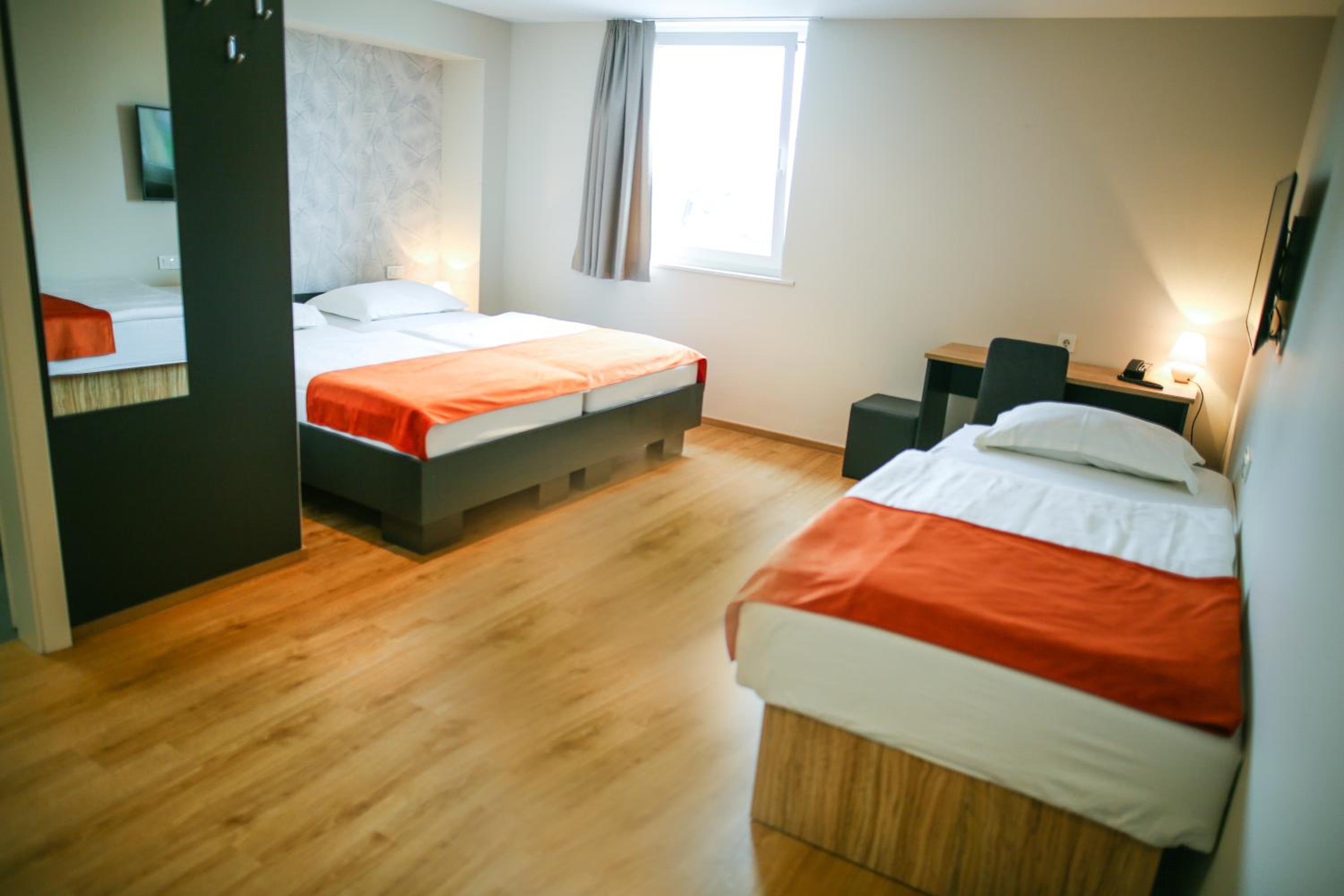 Triple Room - Photo 8