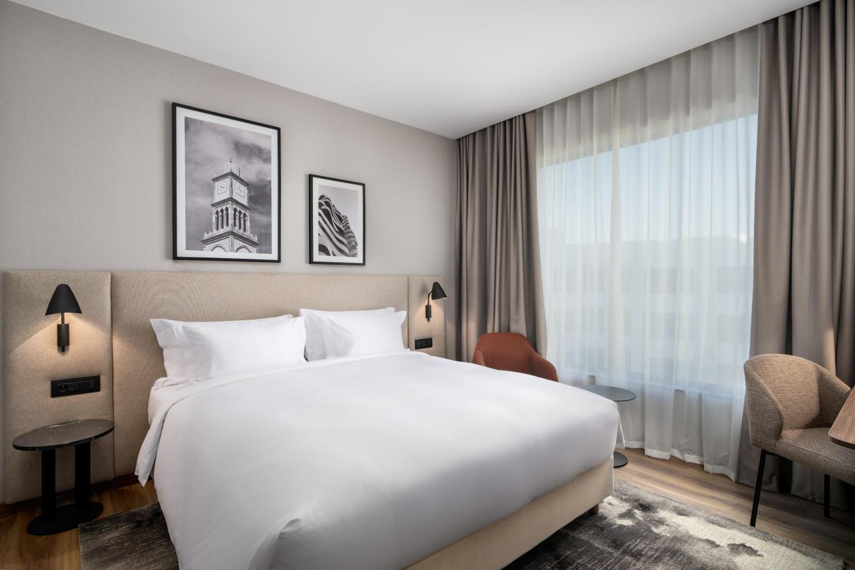 Standard Room - Skyline - Photo 5