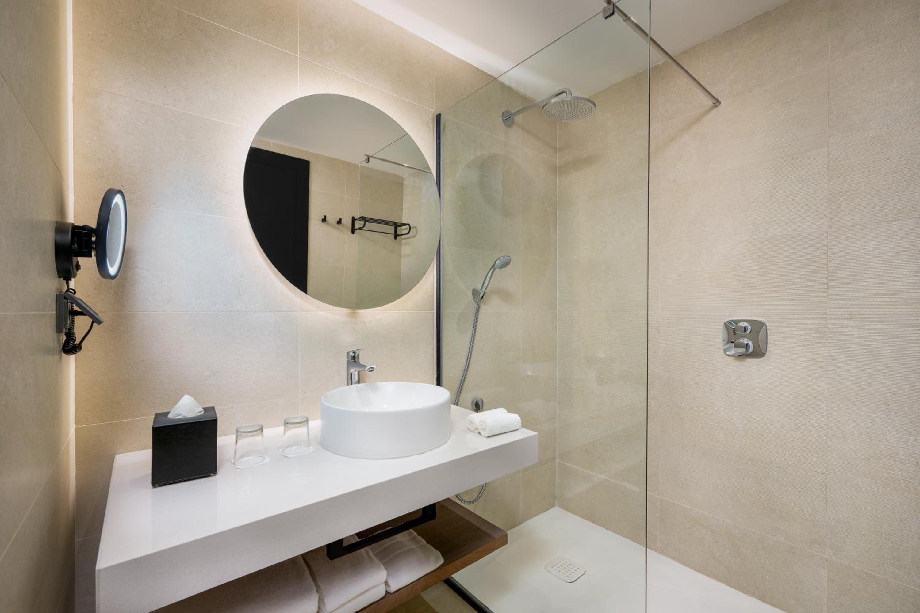 Standard Room - Skyline - Photo 3