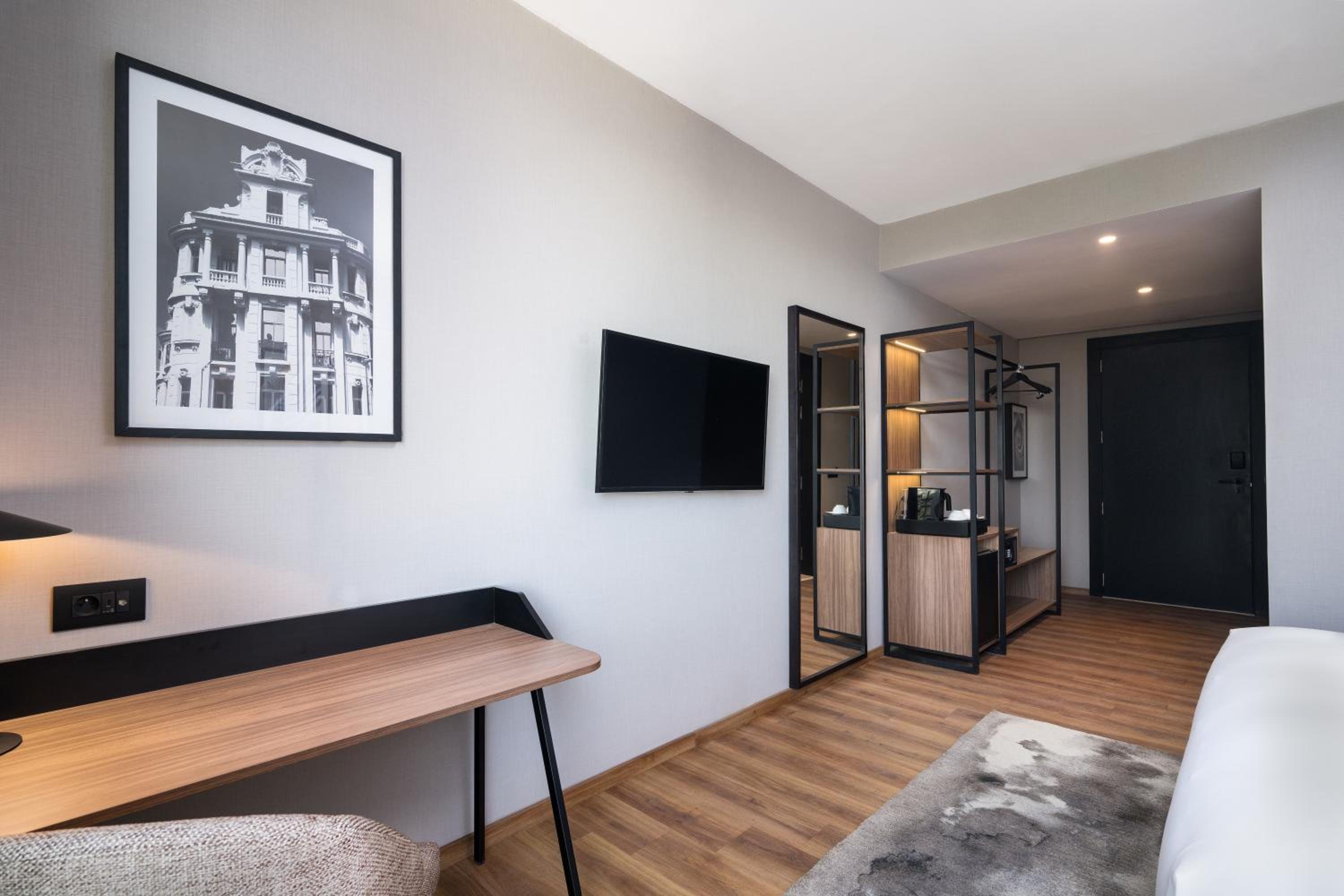 Premium Room - Skyline & Park View - Photo 6
