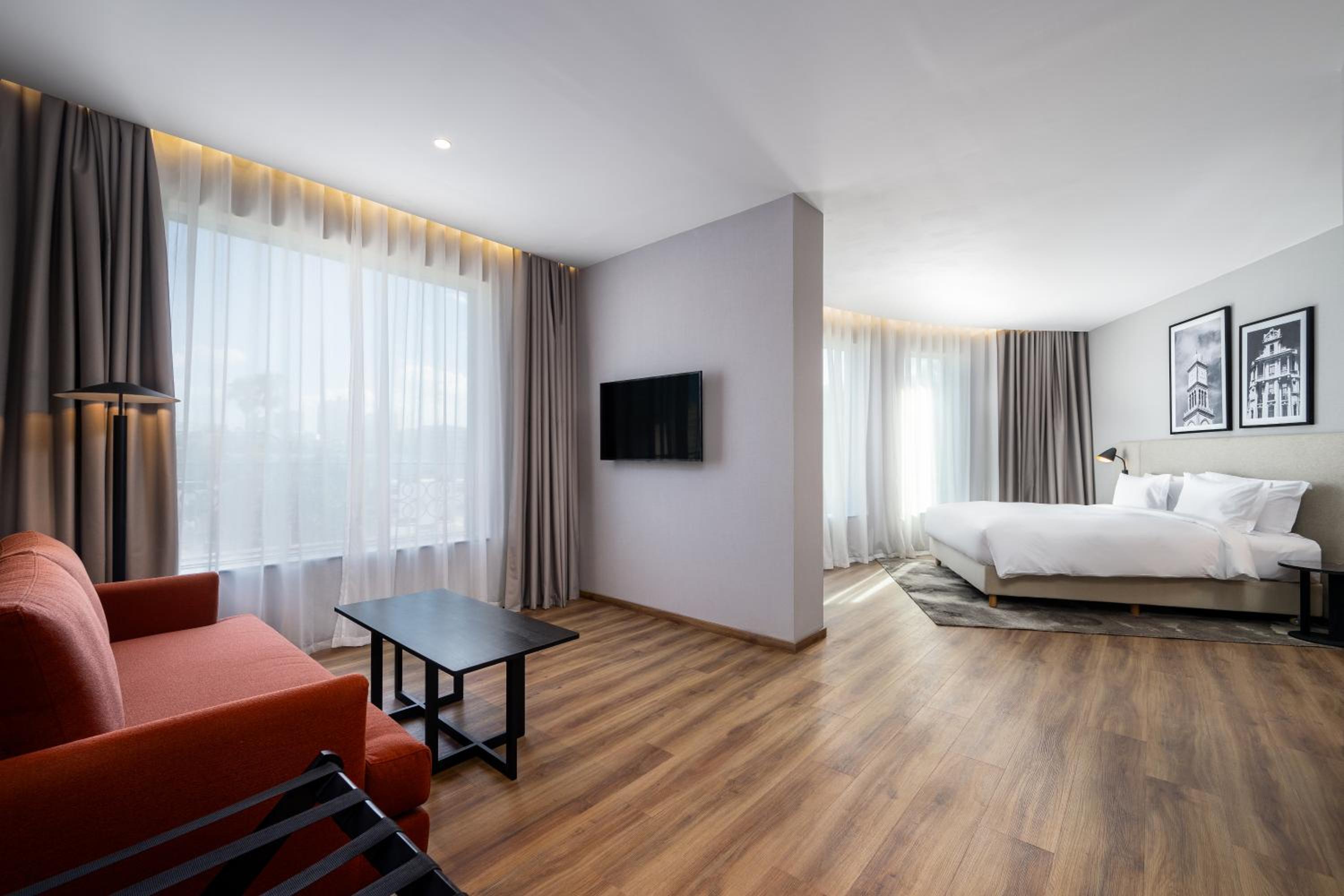 One Bedroom Suite - Park View - Photo 3