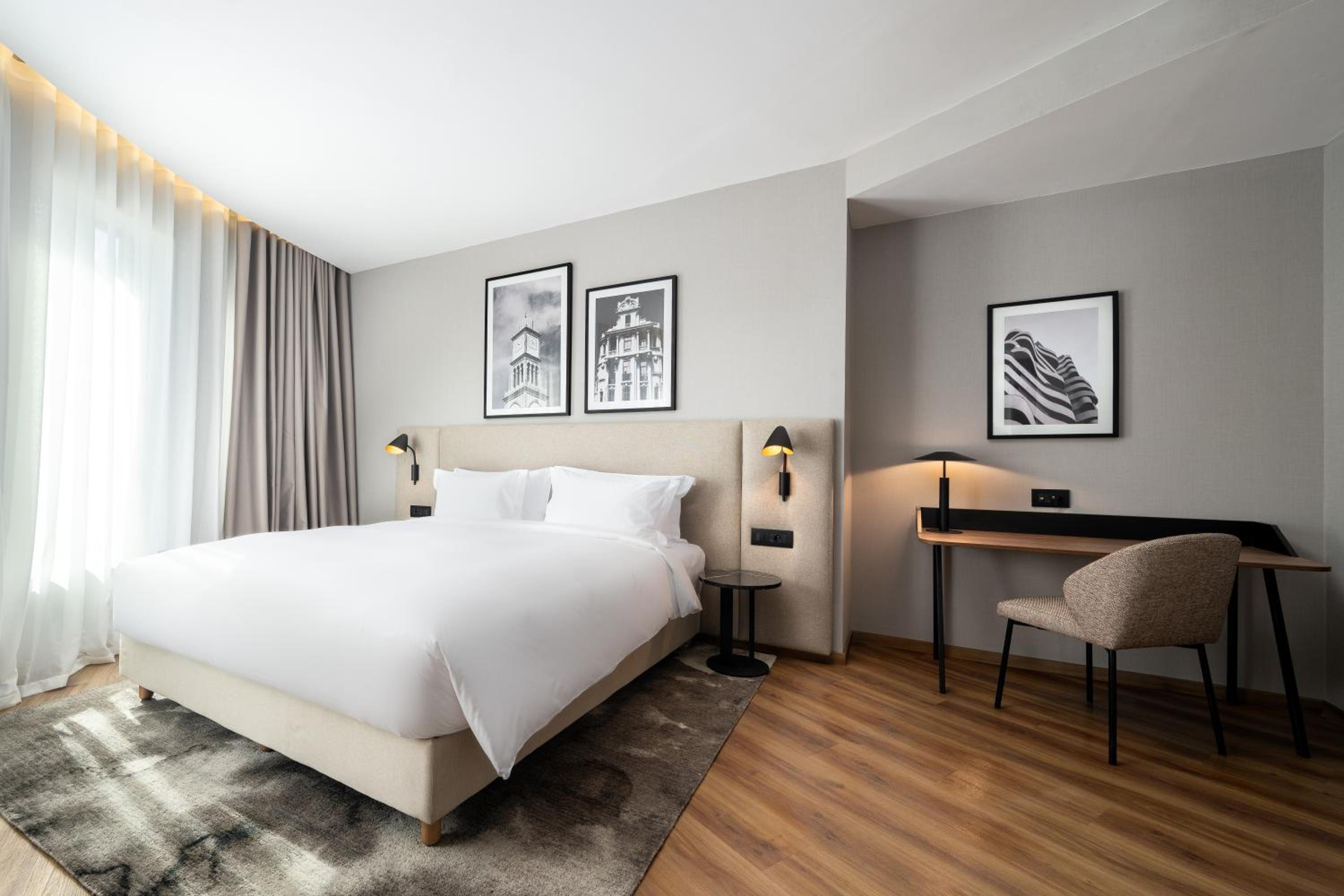 One Bedroom Suite - Park View - Photo 1