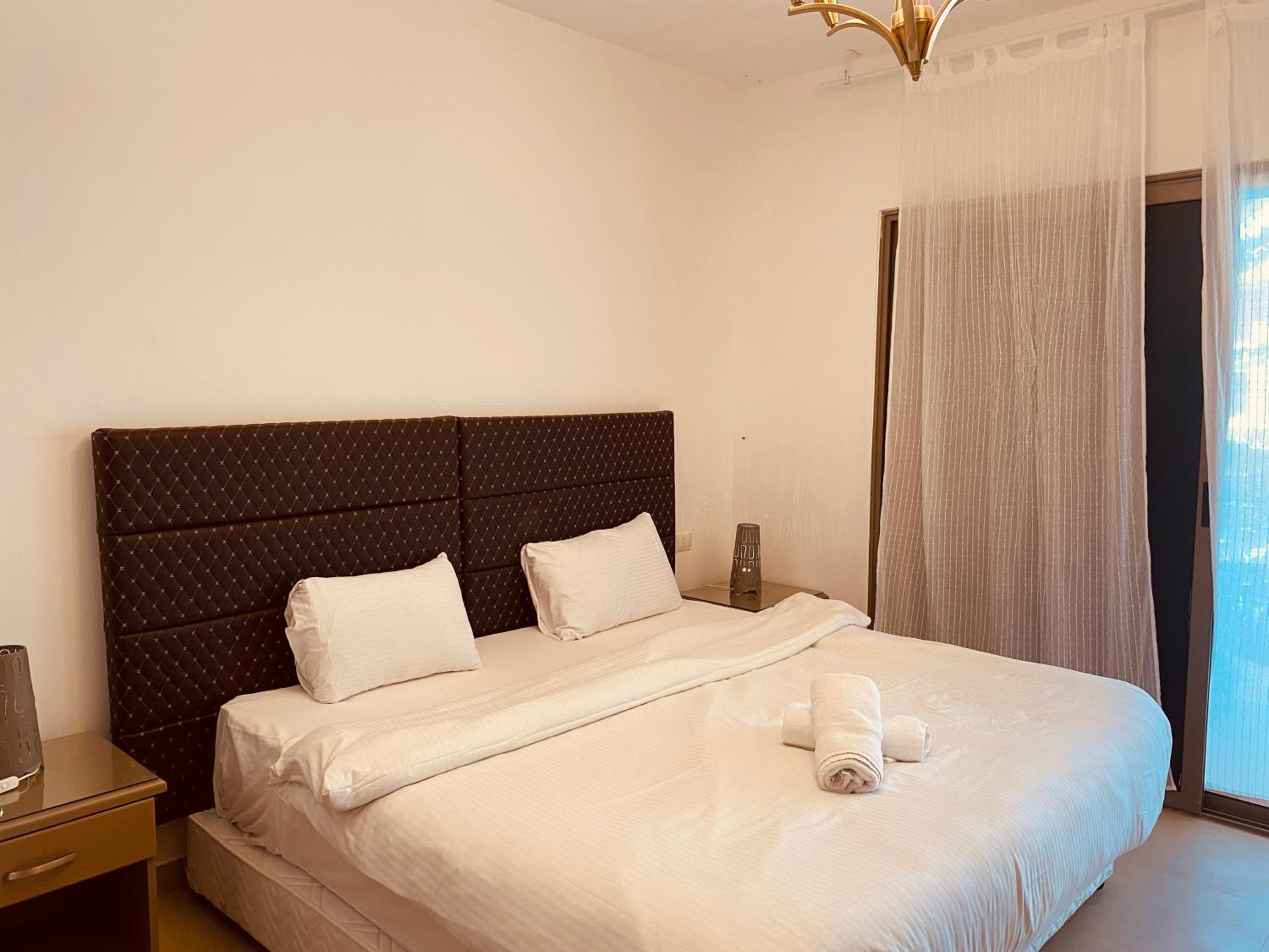 Three-Bedroom Standard Apartment - Photo 4