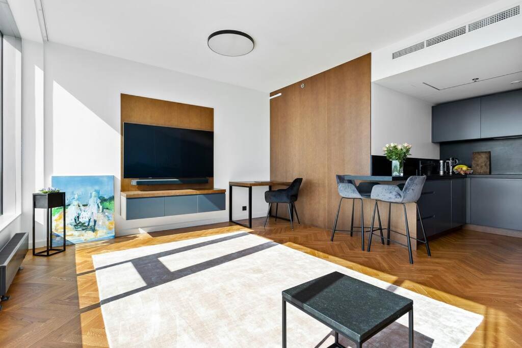 One-Bedroom Apartment photo 1