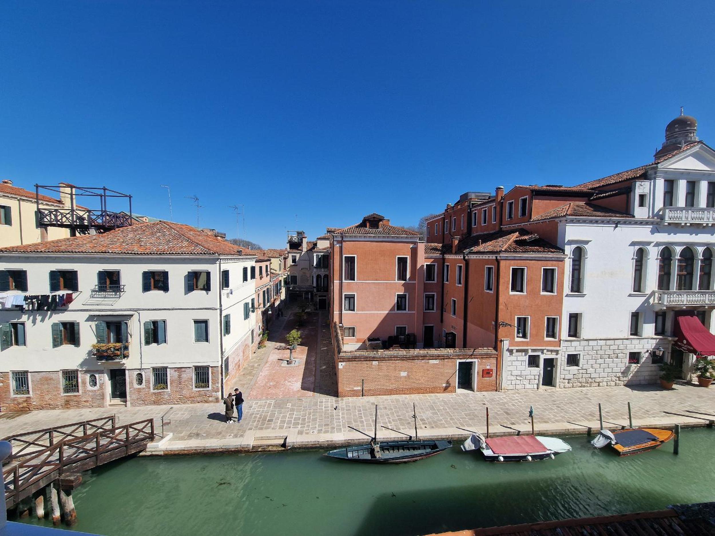 Deluxe Double Room with Canal View