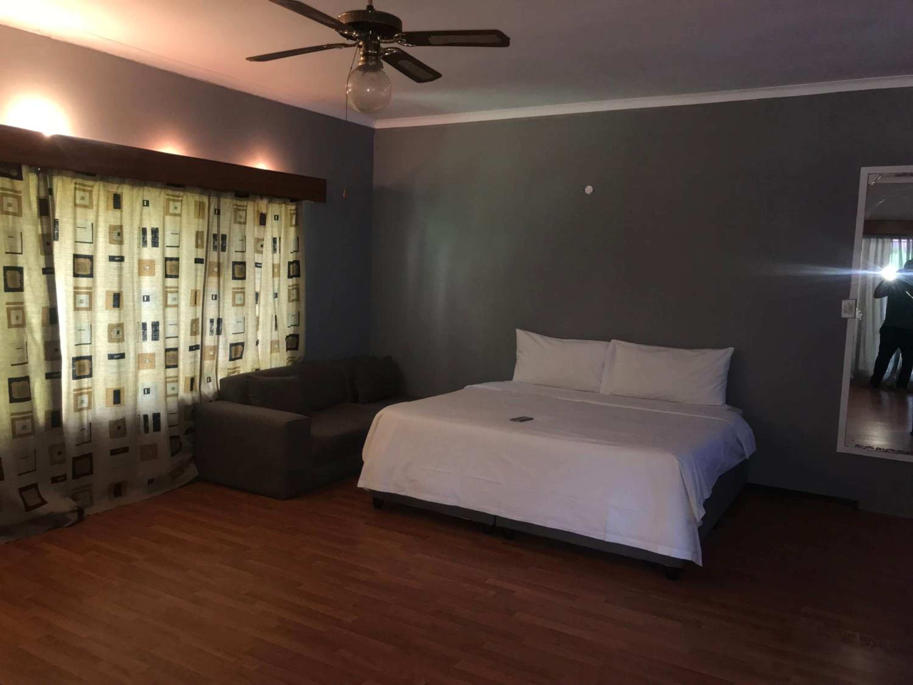 Double Room with Park View - Photo 4