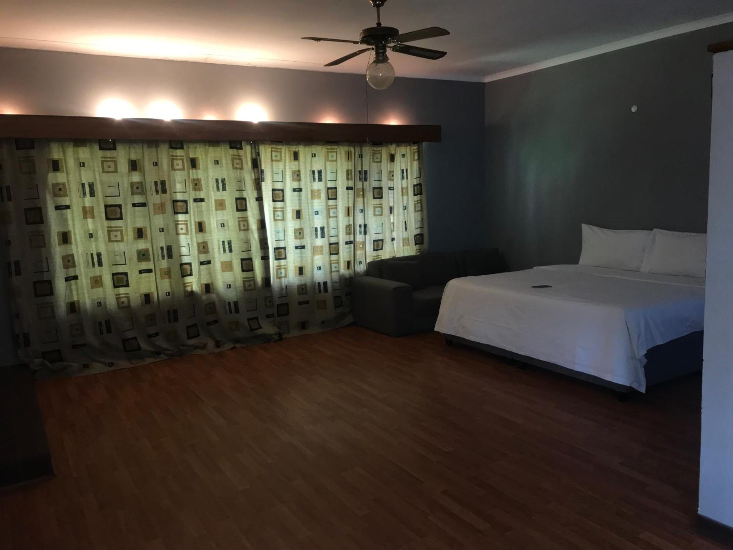 Double Room with Park View - Photo 3