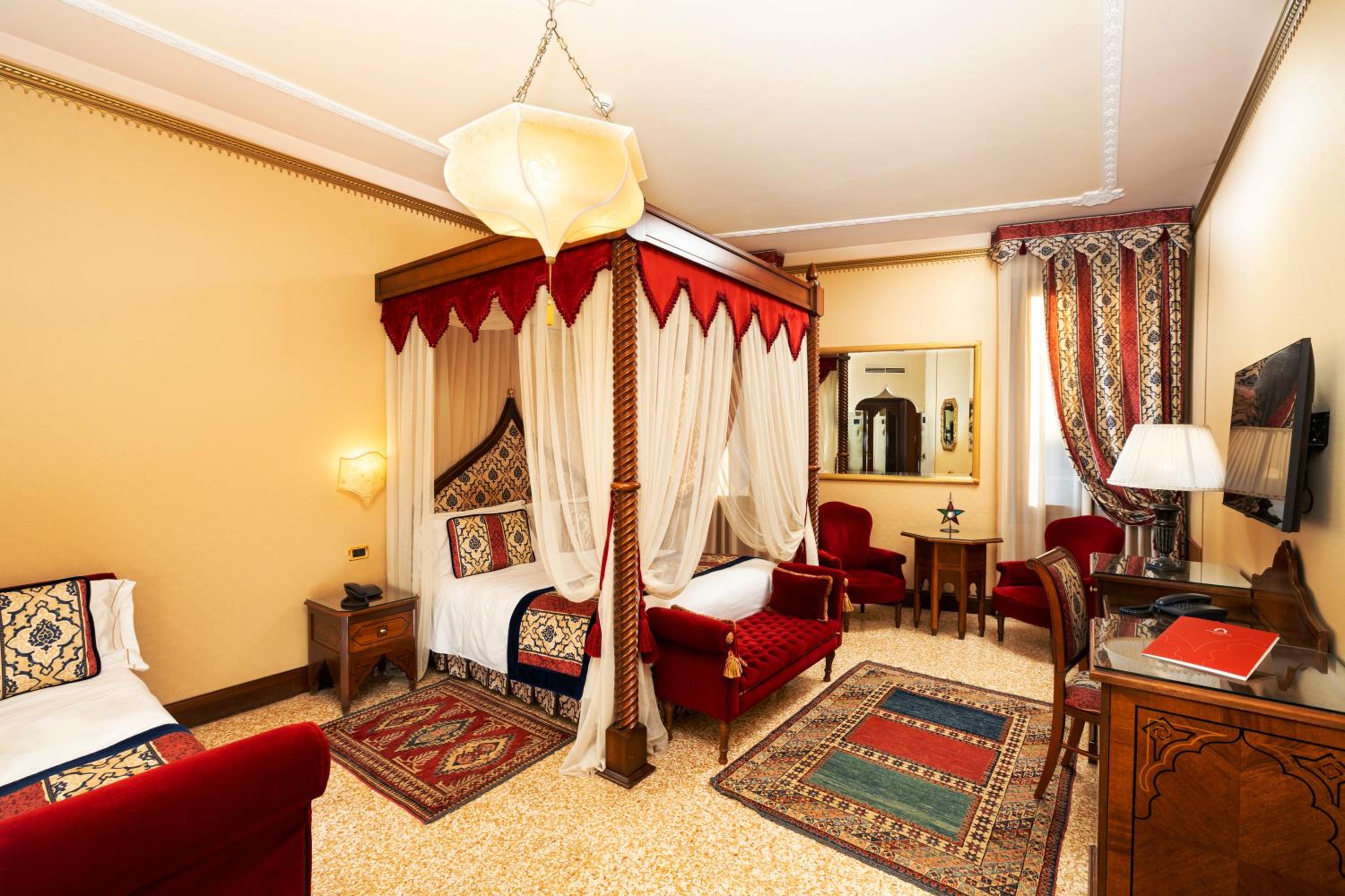 Junior Suite with Canal View