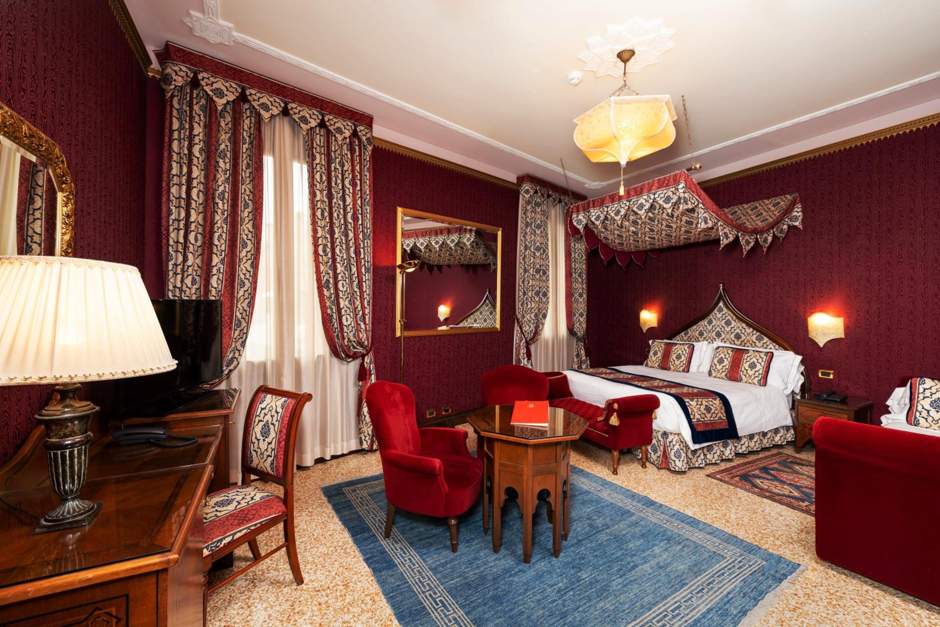Junior Suite with Canal View