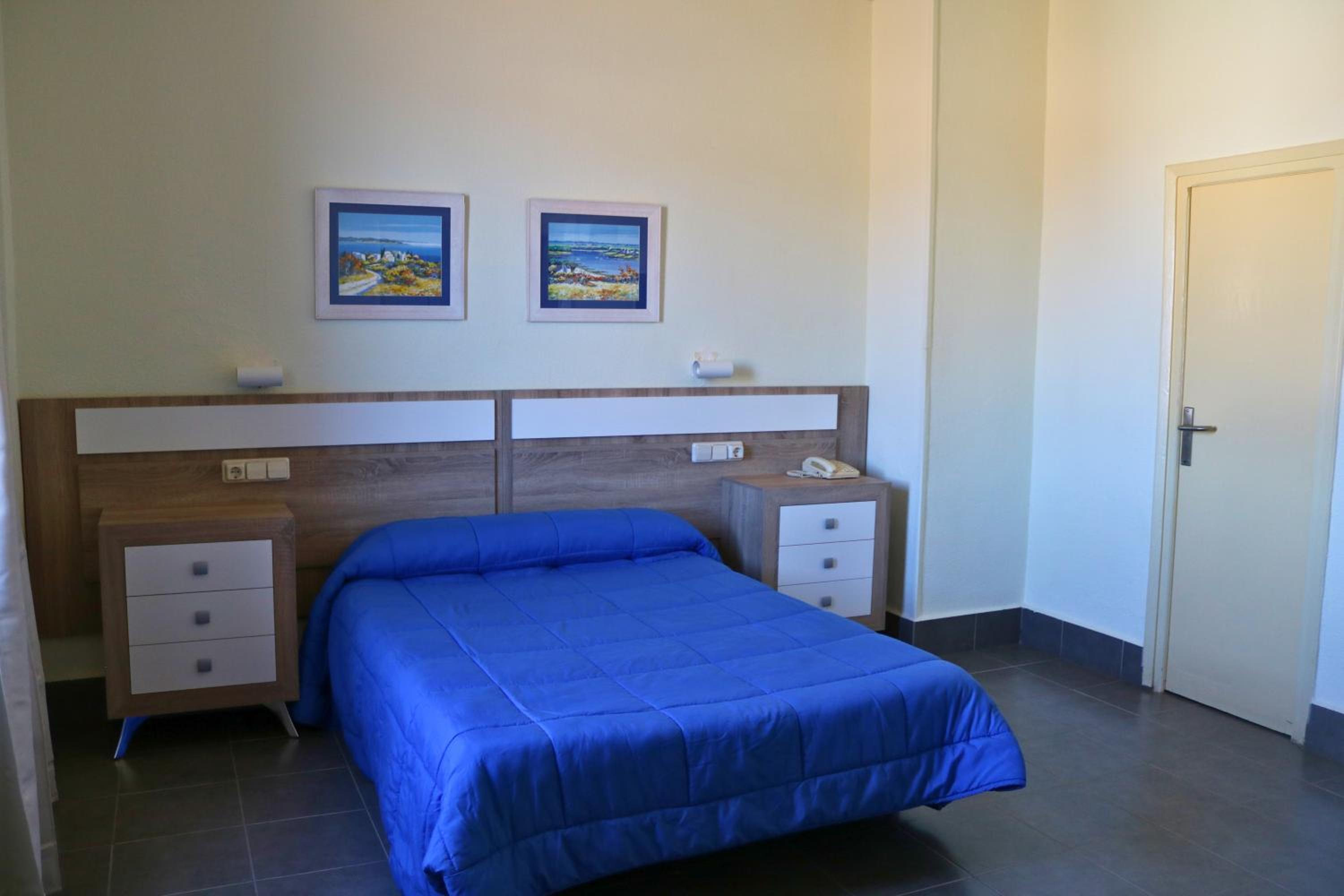 Double or Twin Room - Photo 5