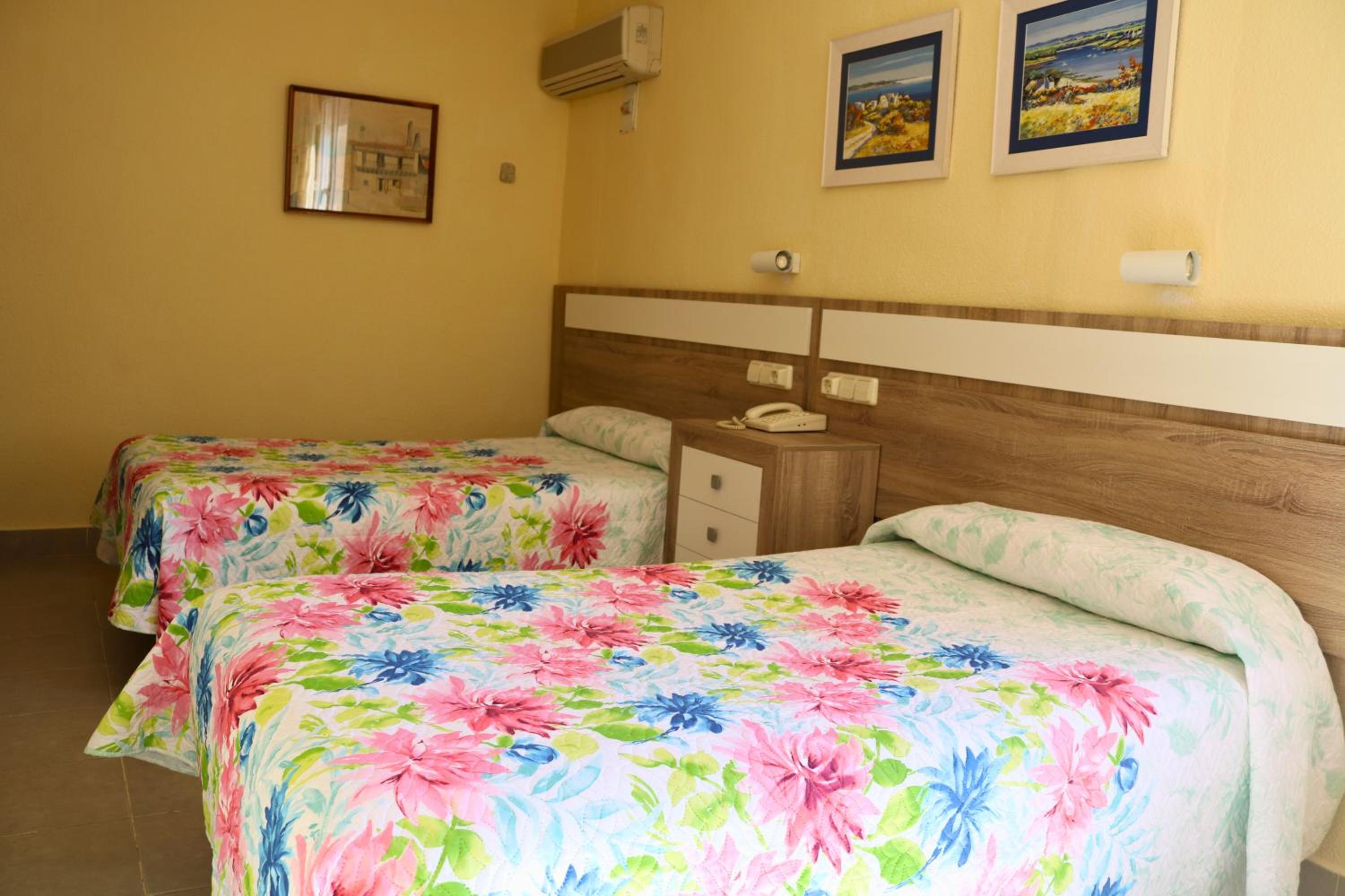 Double or Twin Room - Photo 3