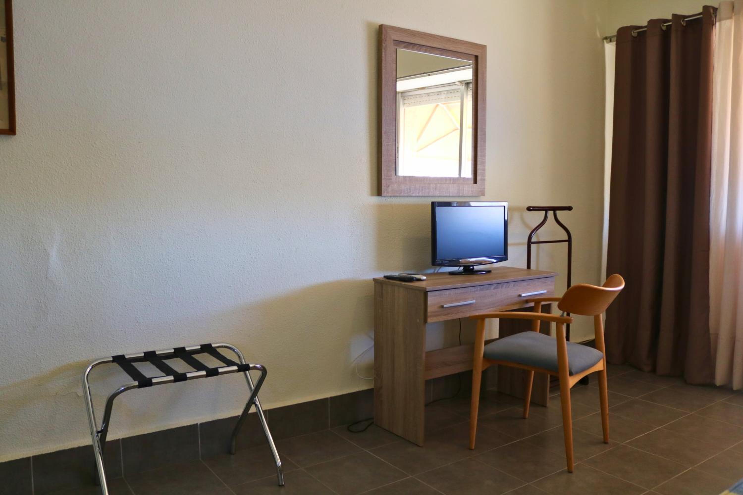 Double or Twin Room - Photo 6