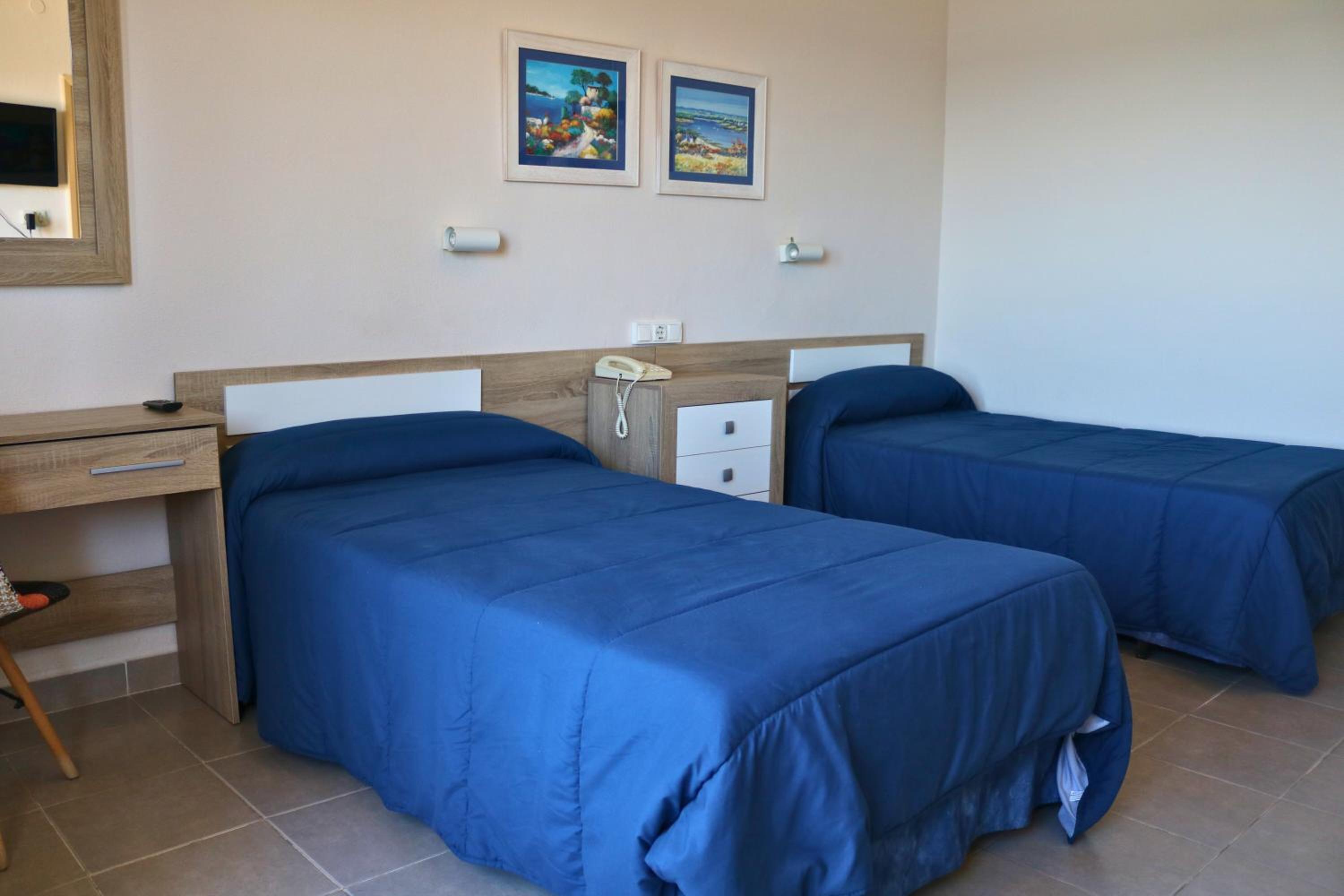 Double or Twin Room - Photo 7