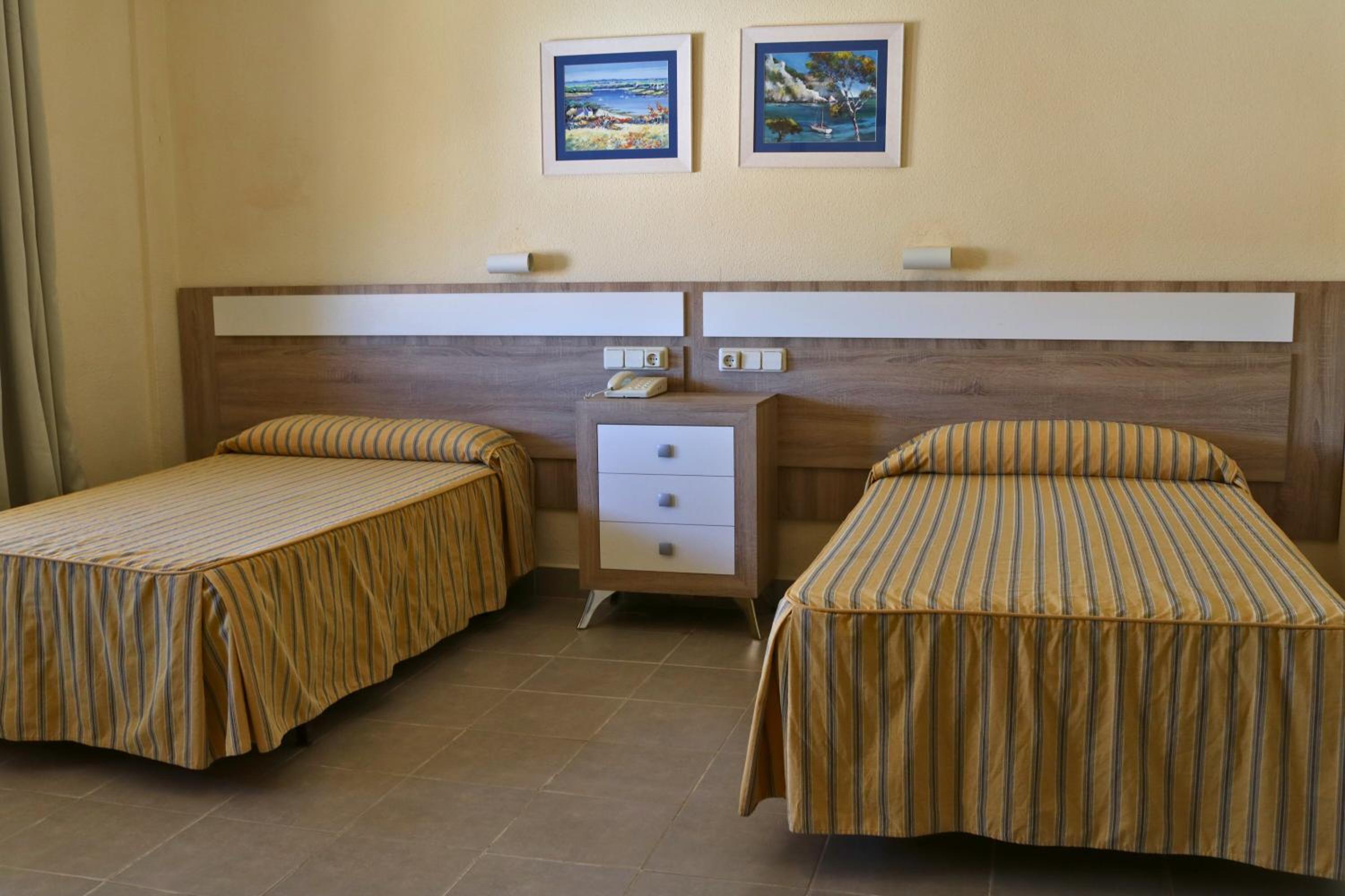 Double or Twin Room - Photo 9