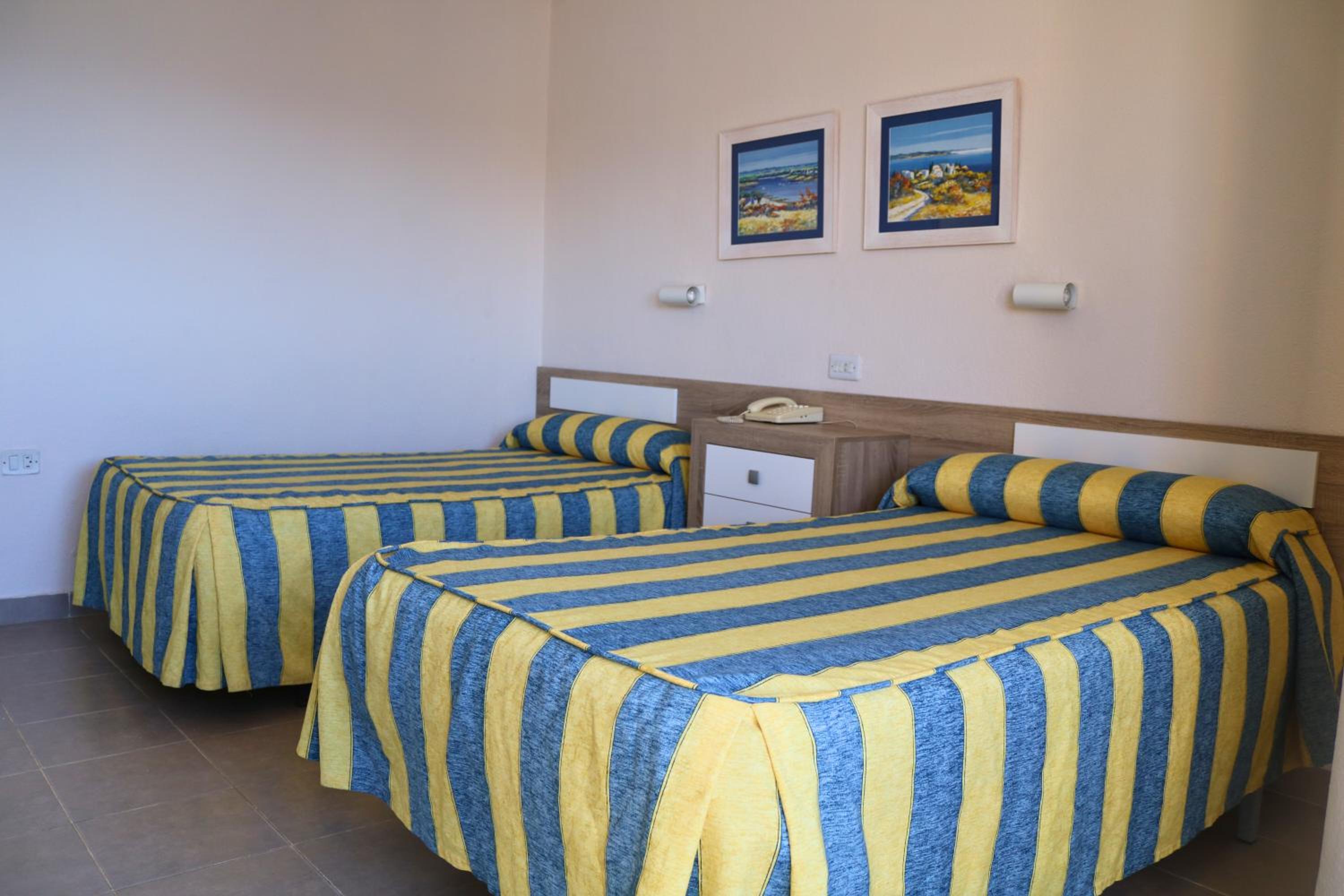 Twin Room with Balcony and Sea View - Photo 1